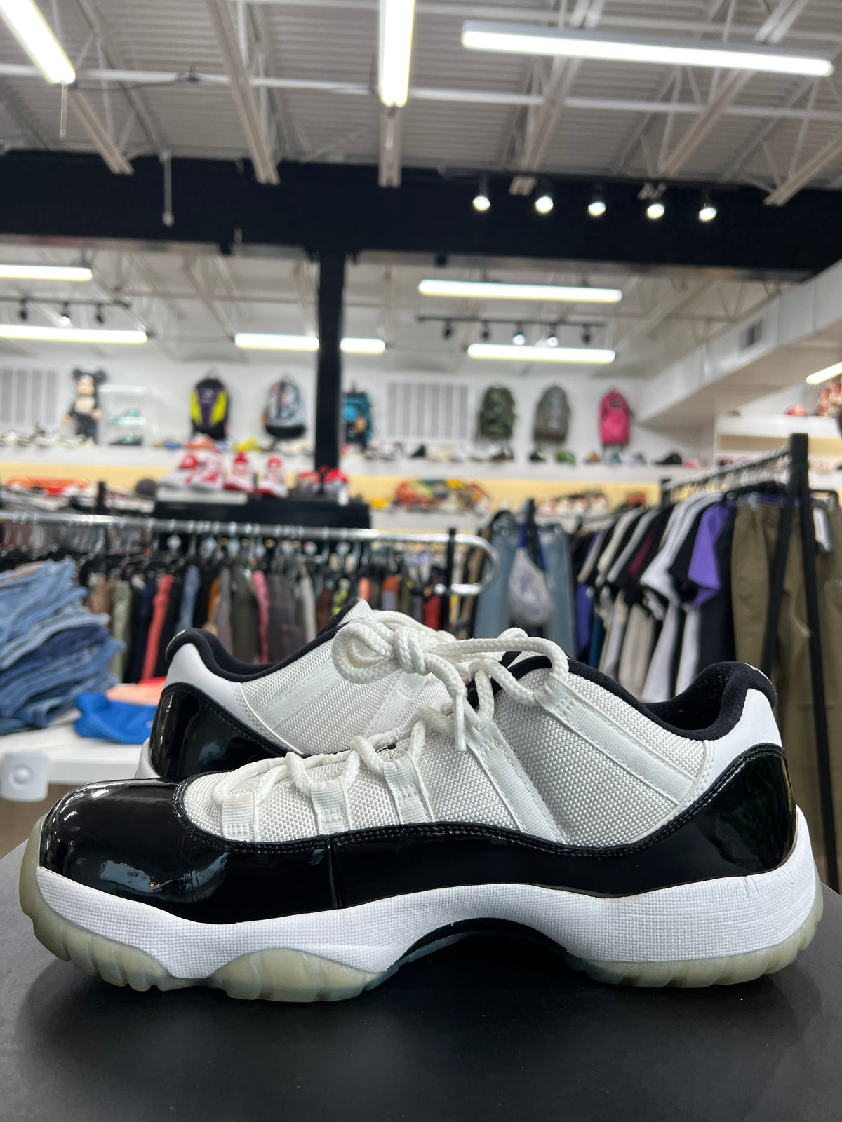 Air Jordan 11 Low Concord