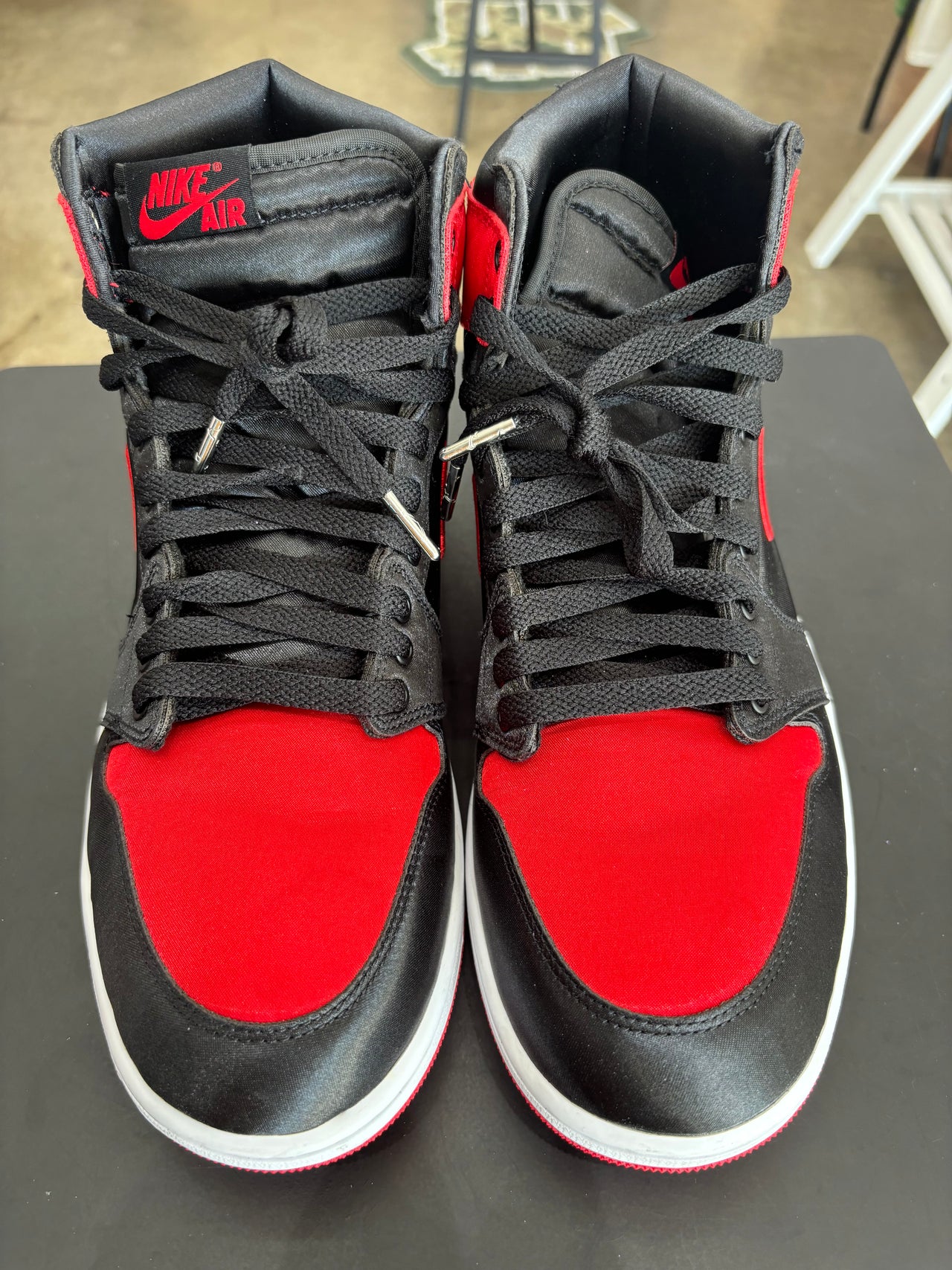 Air Jordan 1 Satin Bred (2023)