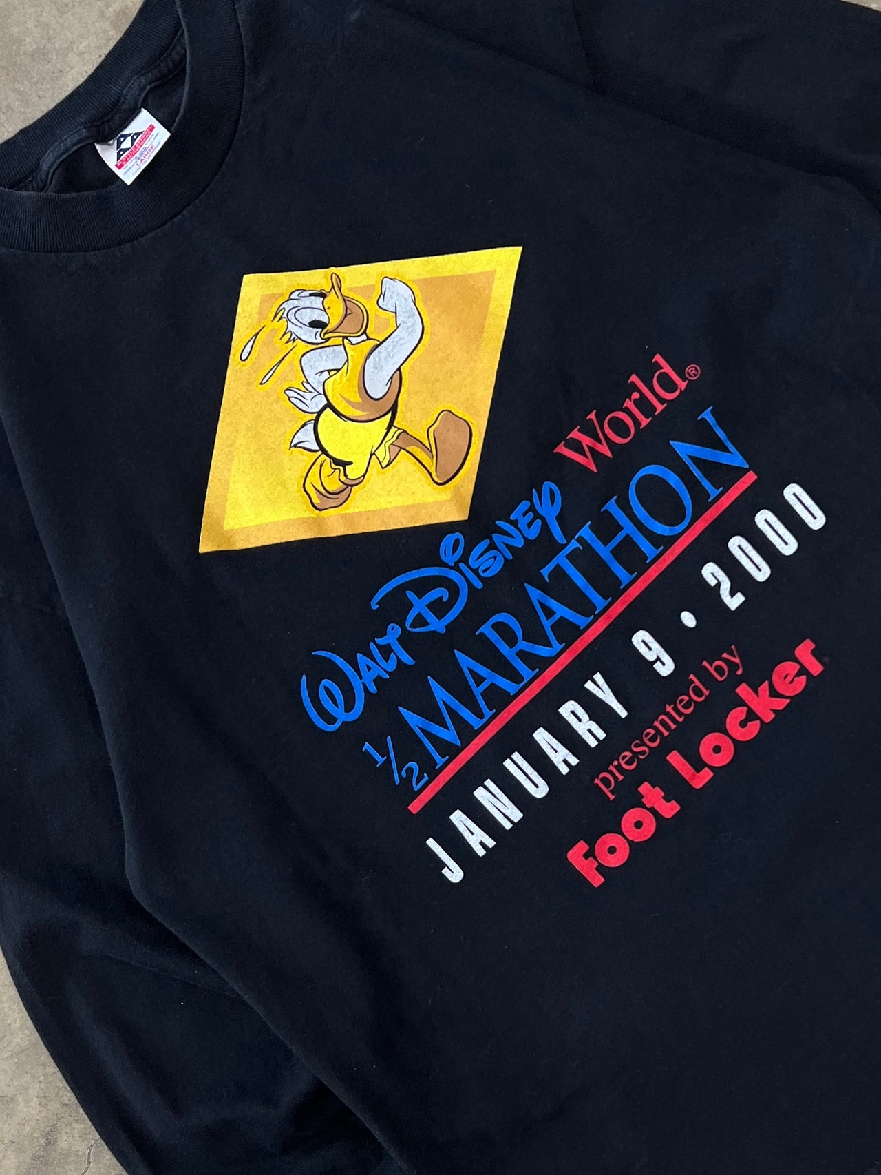 2000 Disney Marathon Footlocker Donald Duck LS