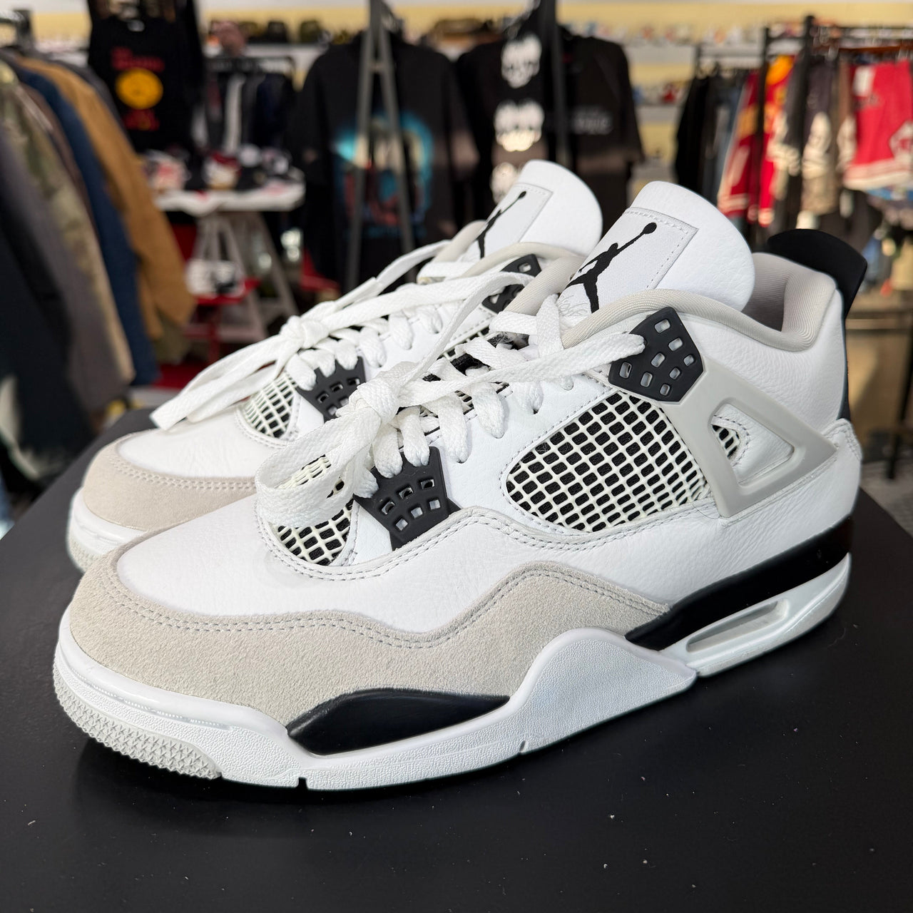 Air Jordan 4 Military Black (2022)