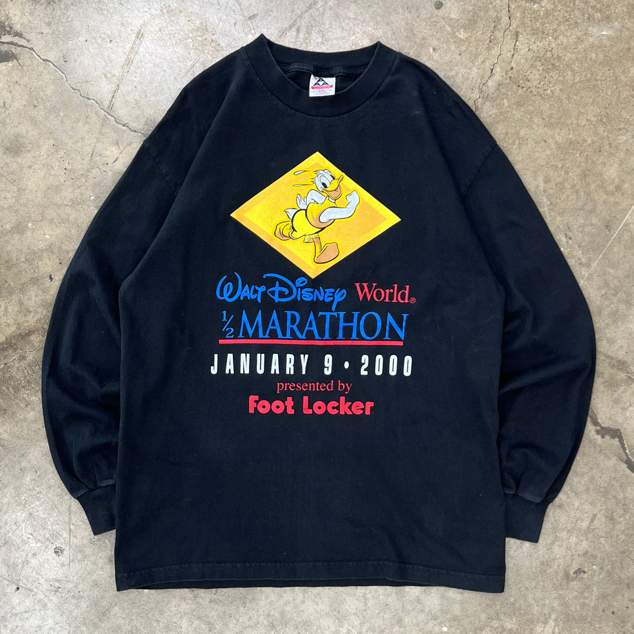 2000 Disney Marathon Footlocker Donald Duck LS