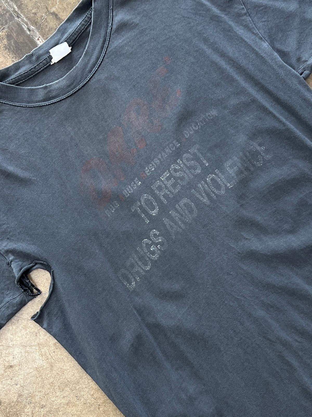 90s DARE SUPER FADER Resist Drugs & Violence Social Tee