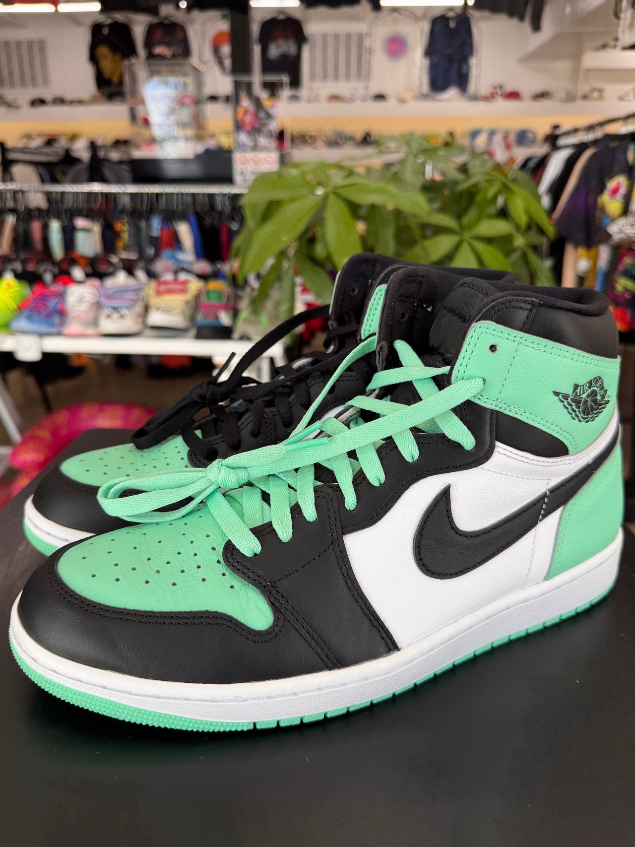 Air Jordan 1 Green Glow (2024)