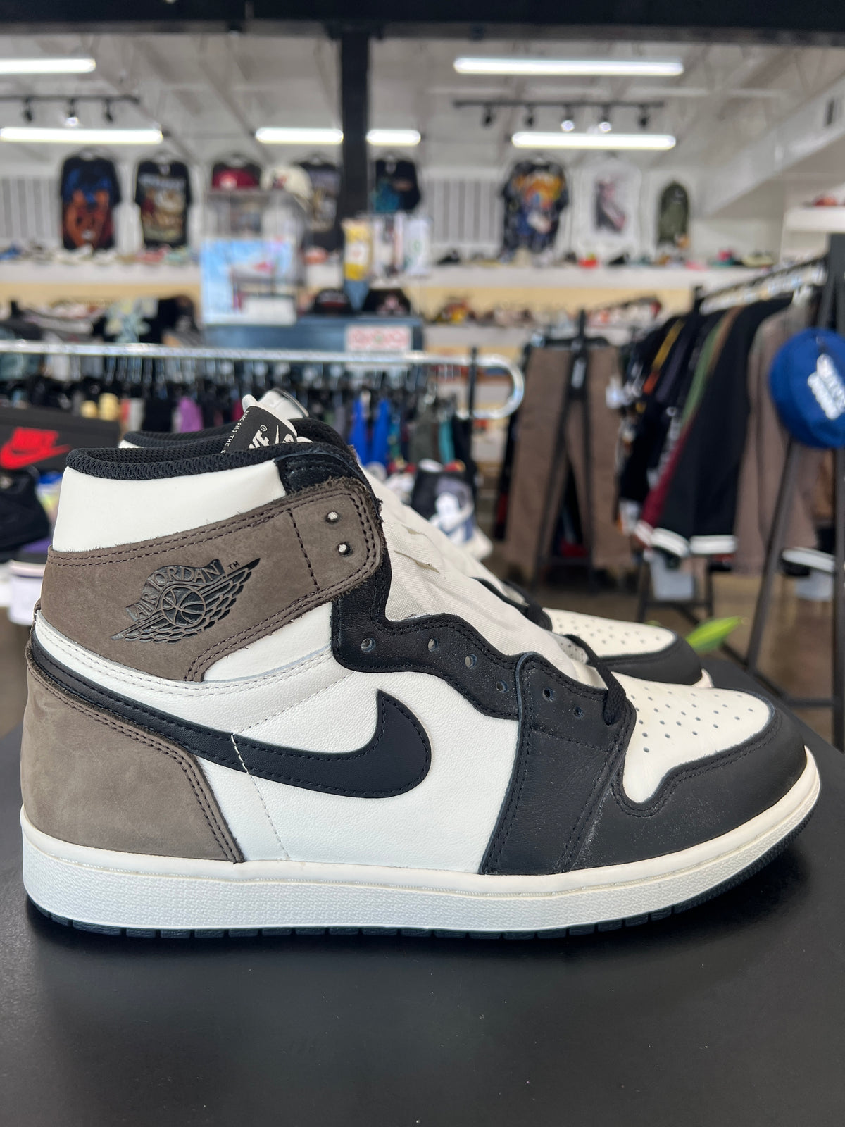 Air Jordan 1 Mocha Sz. 10.5 (2020)