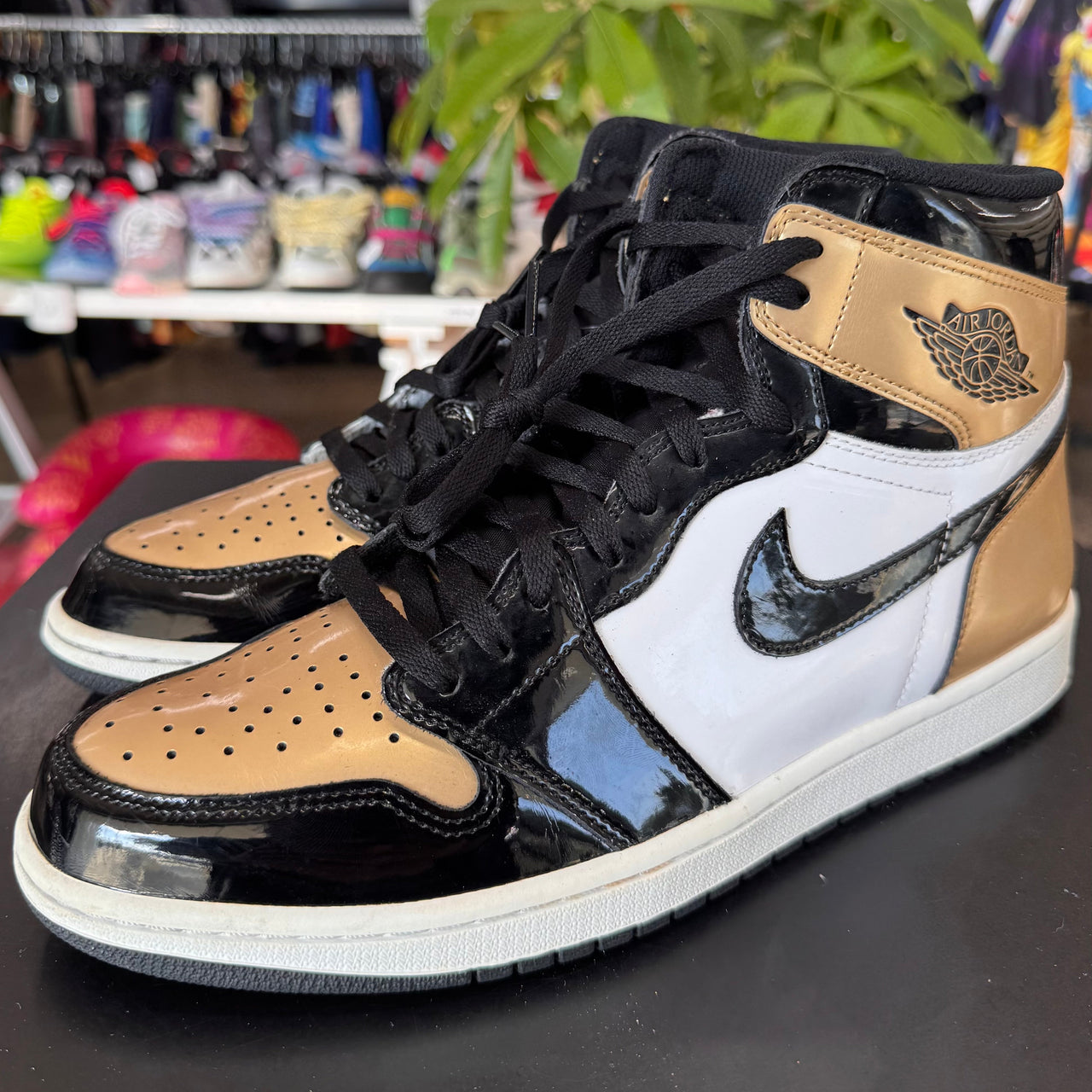 Air Jordan 1 Patent Gold Toe (2018)