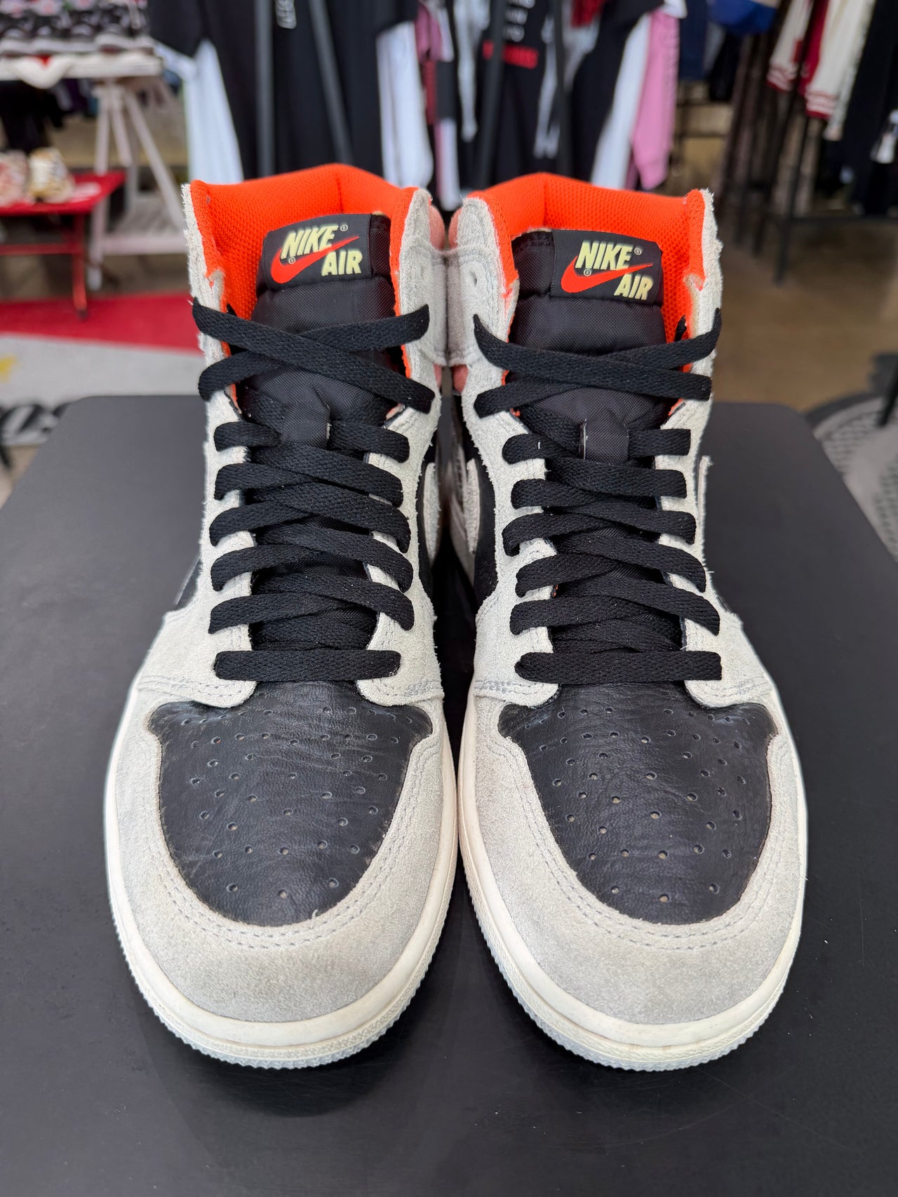Jordan 1 Neutral Grey Hyper Crimson (2019)