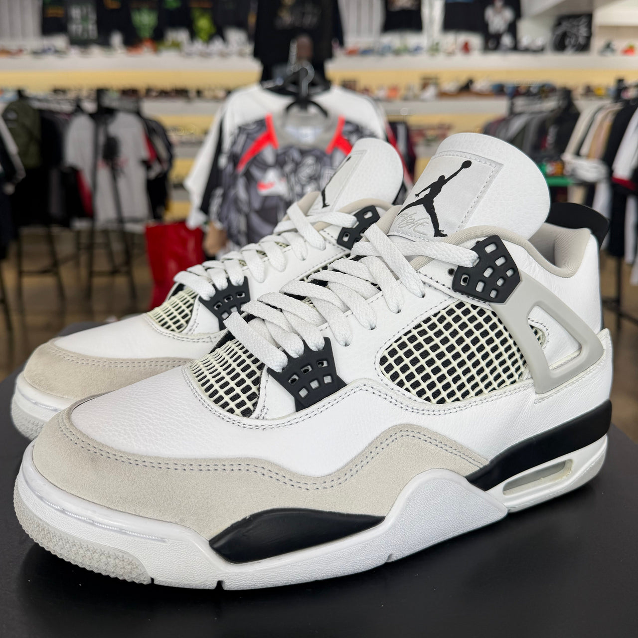 Air Jordan 4 Military Black (2022)