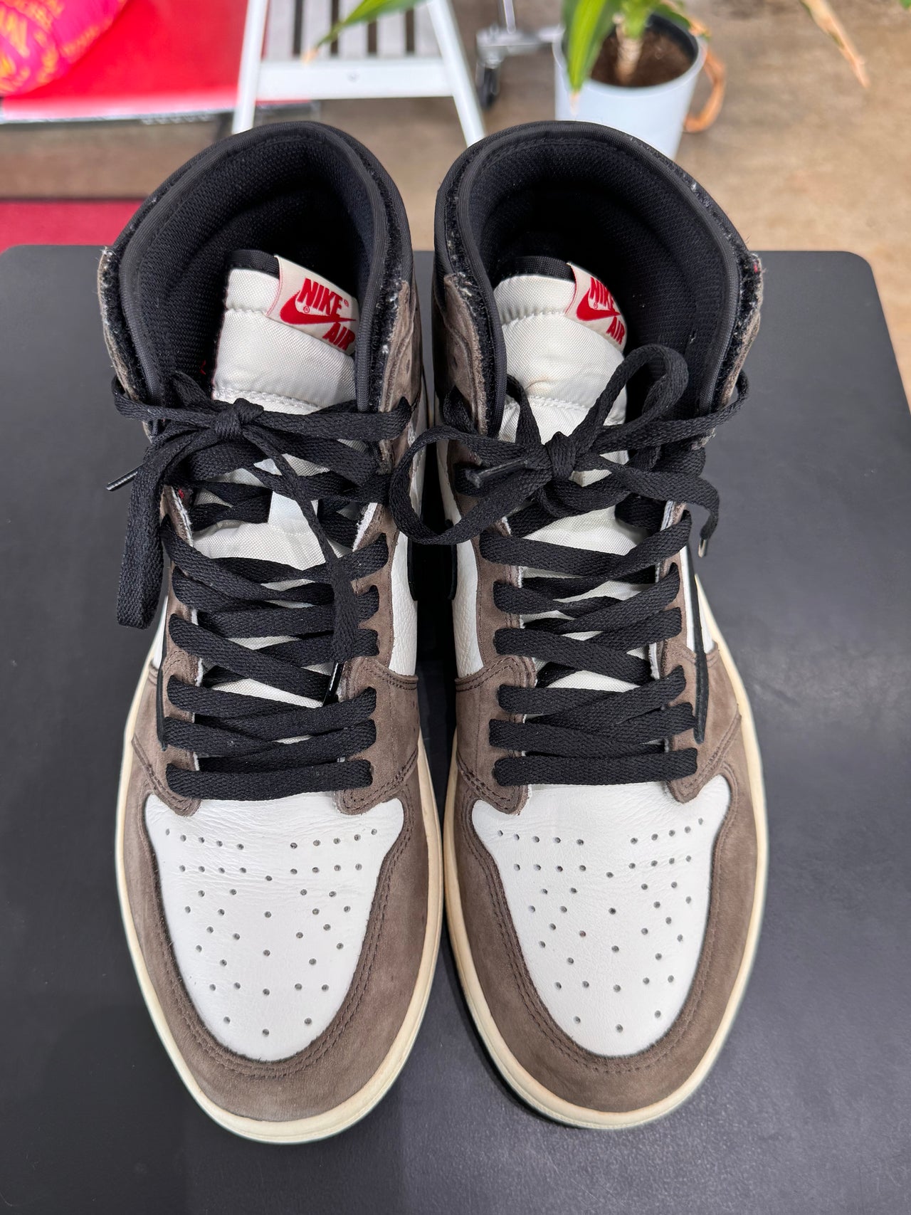 Travis Scott x Air Jordan 1 Mocha (2019)