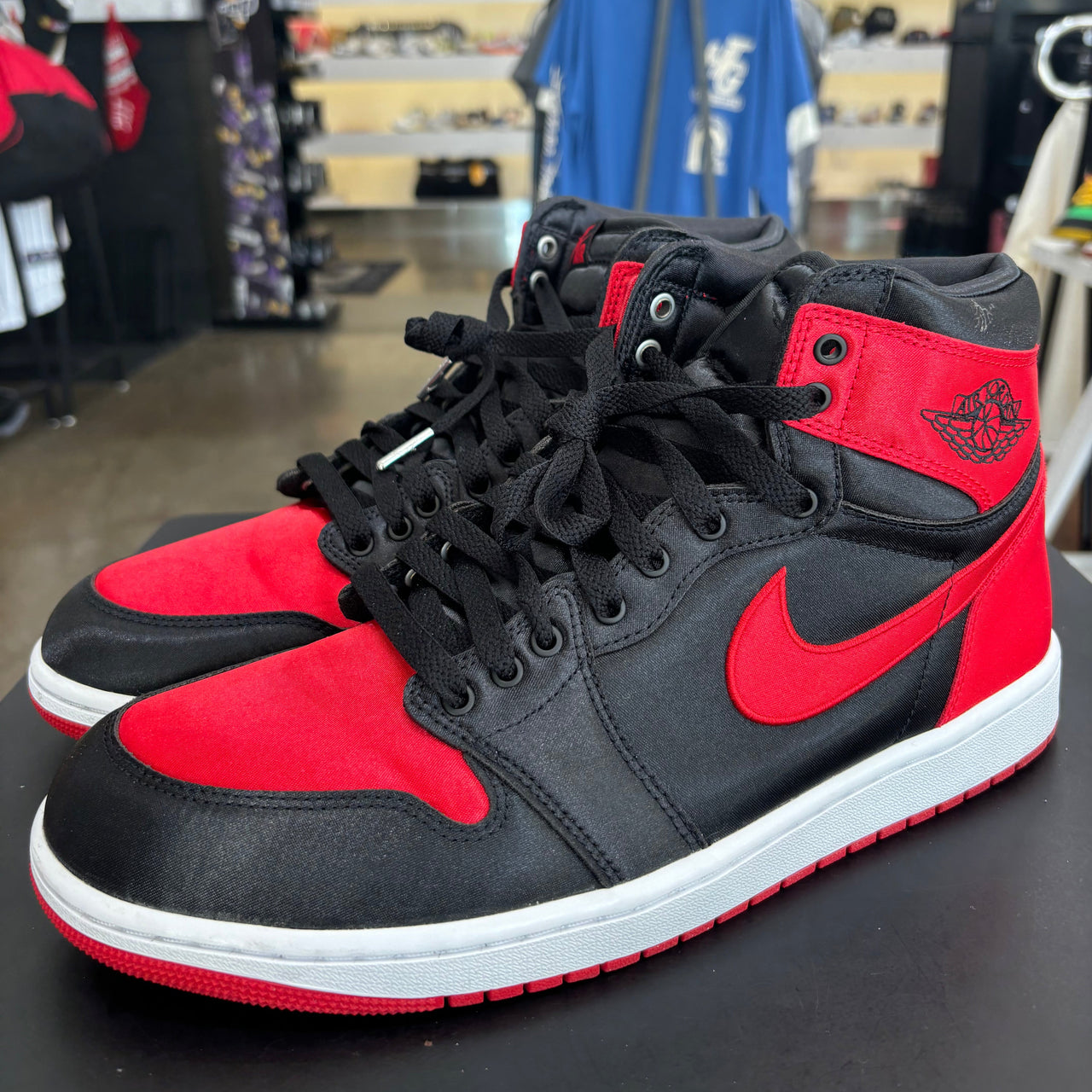 Air Jordan 1 Satin Bred (2023)