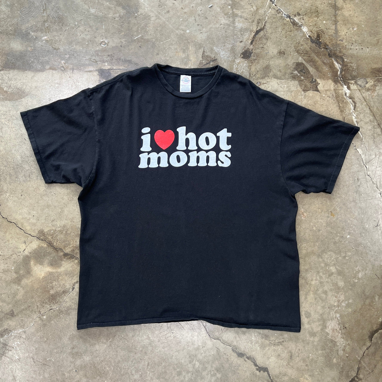 I Heart Hot Moms I Love Hot Moms MILFS Tee