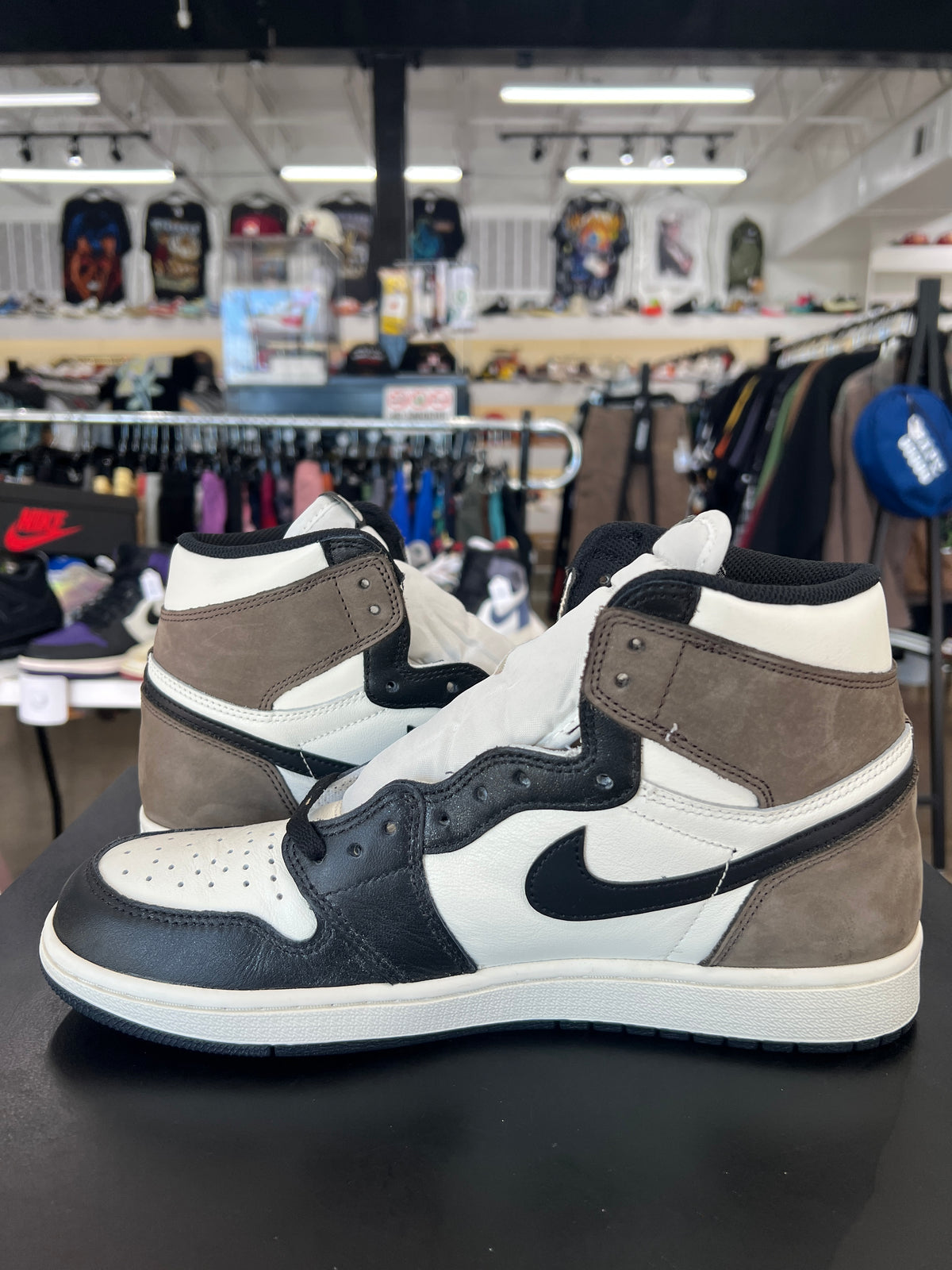 Air Jordan 1 Mocha Sz. 10.5 (2020)