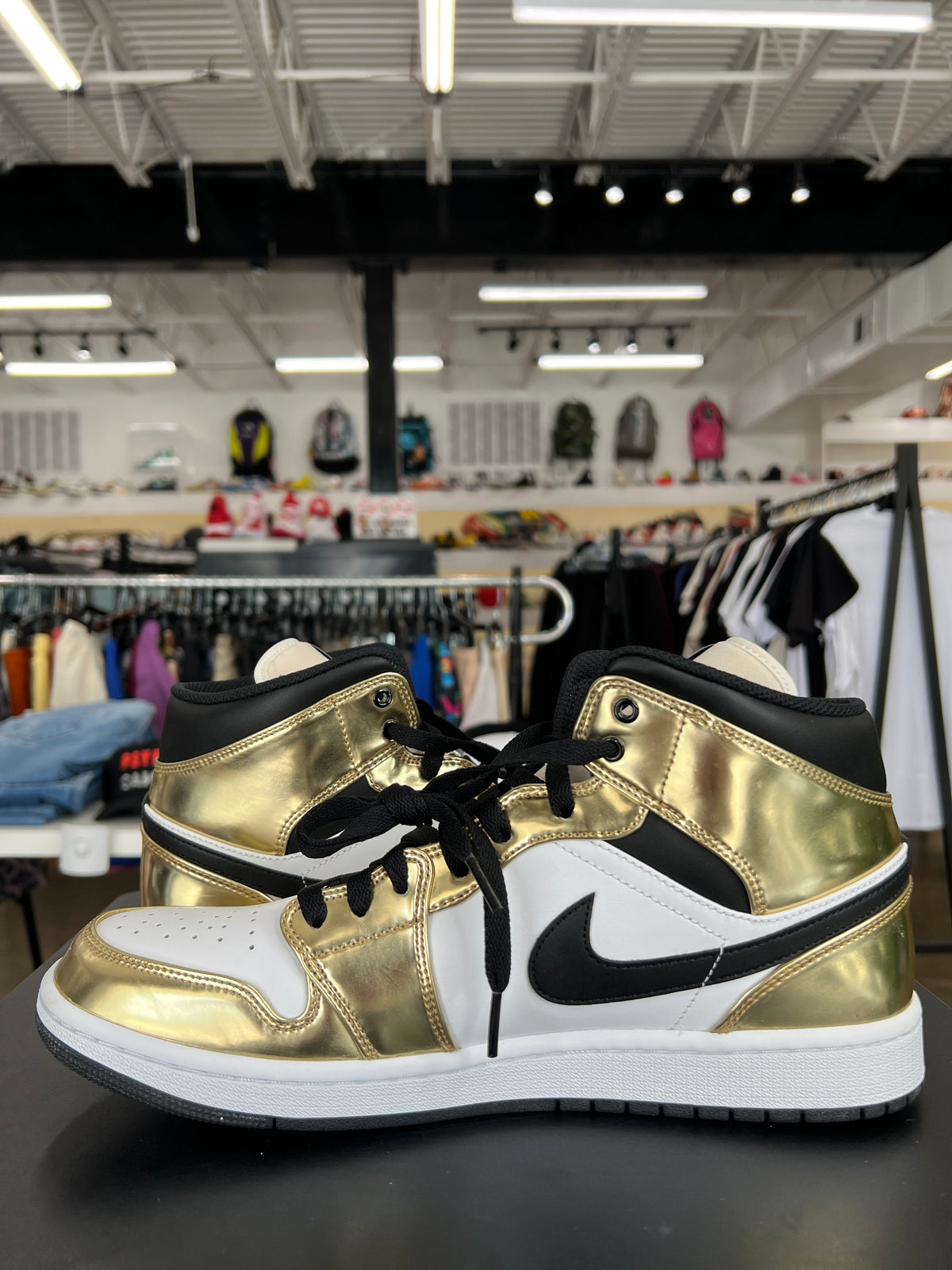 Air Jordan 1 Mid Metallic Gold