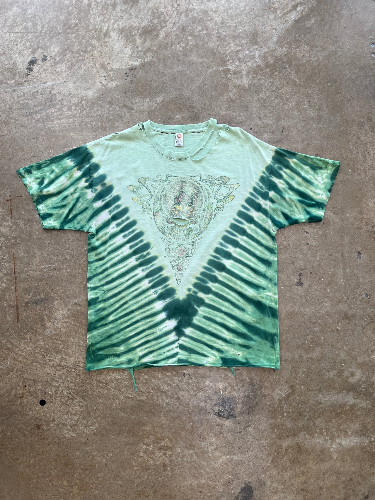 2004 Grateful Dead Skull Flower Hand Dye Sundog Tie Dye Tee Distressed