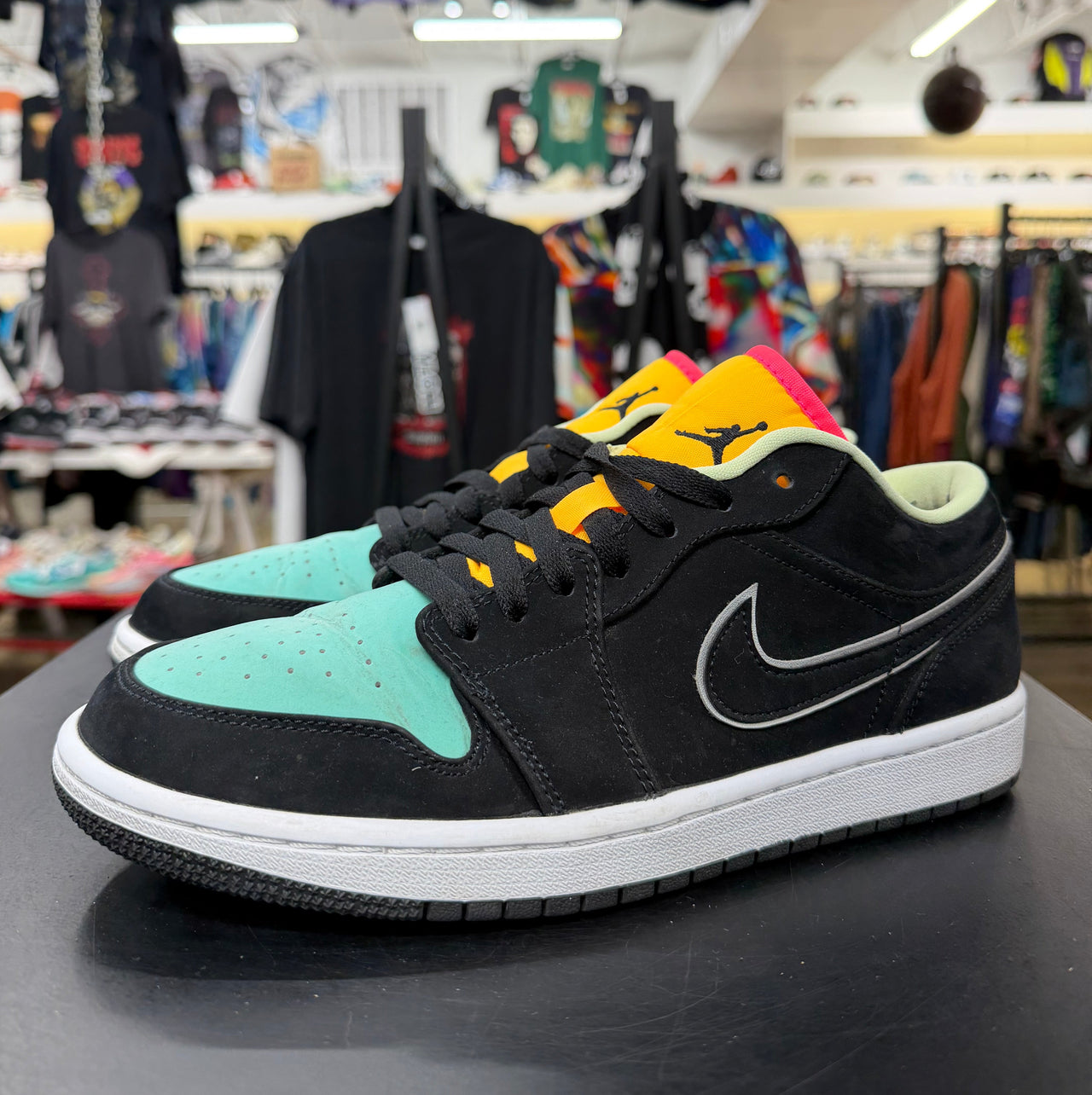 Jordan 1 Low Black Aurora Green Laser Orange (2020)