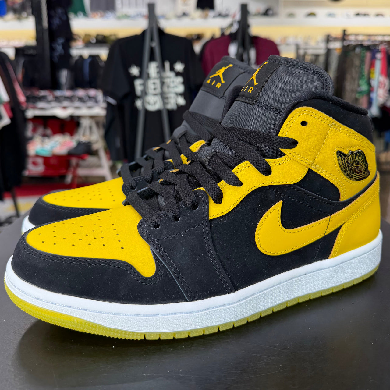 Jordan 1 Mid New Love (2025)