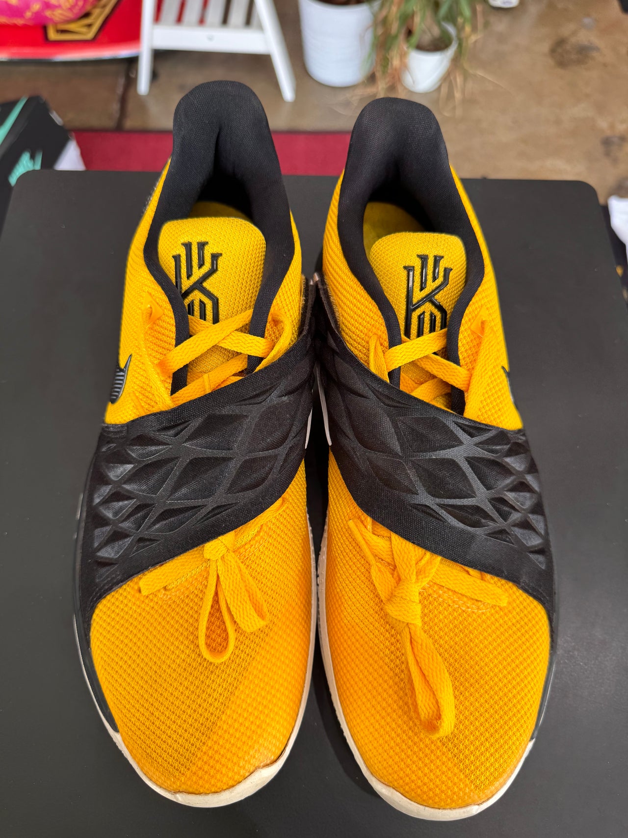 Nike Kyrie Low 1 Amarillo (2018)