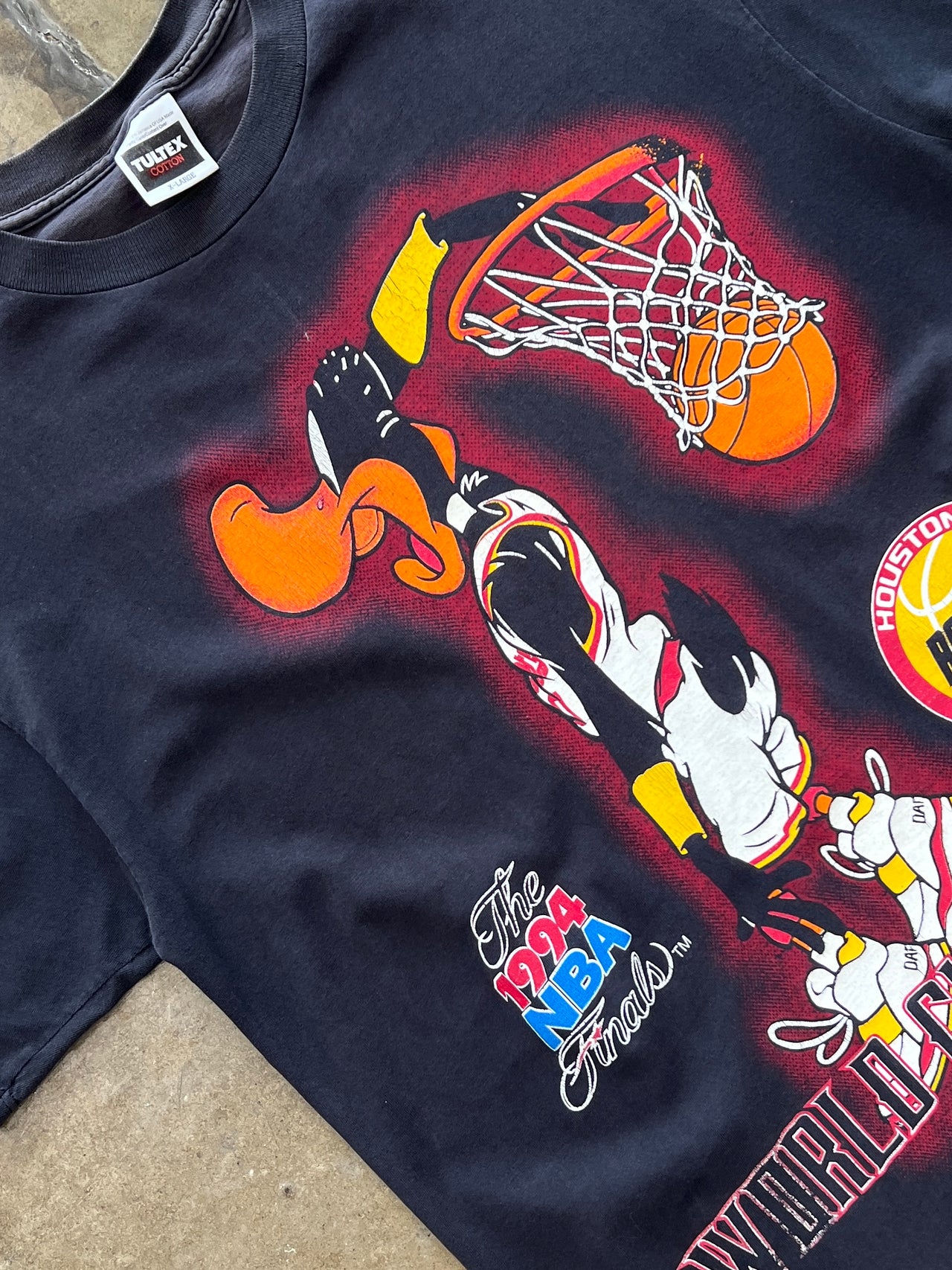 1994 NBA Houston Rockets Looney Tunes Daffy Duck Basketball Tee
