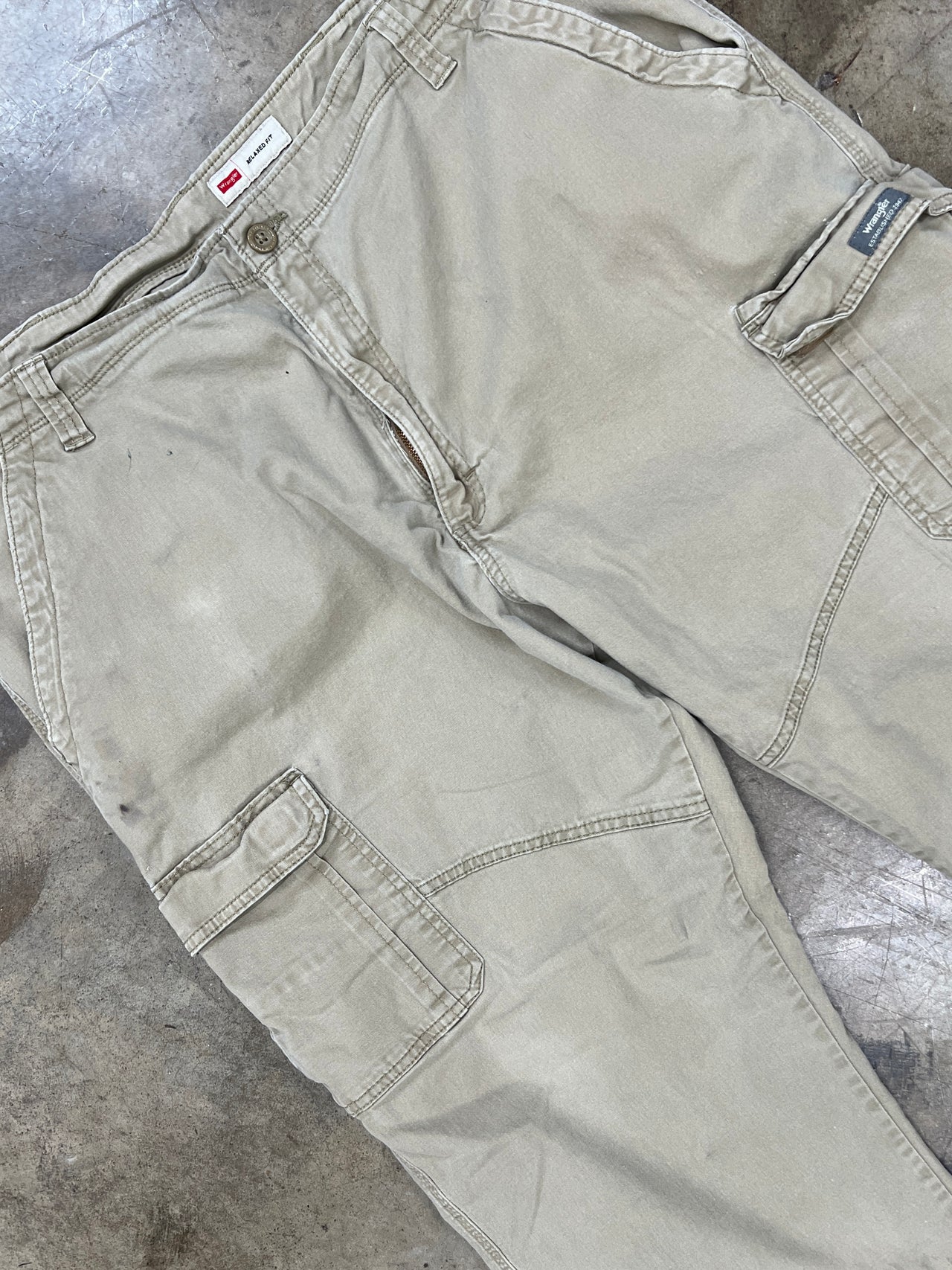 Wrangler Khaki Cargo Pants Relaxed Fit sz. 42x32