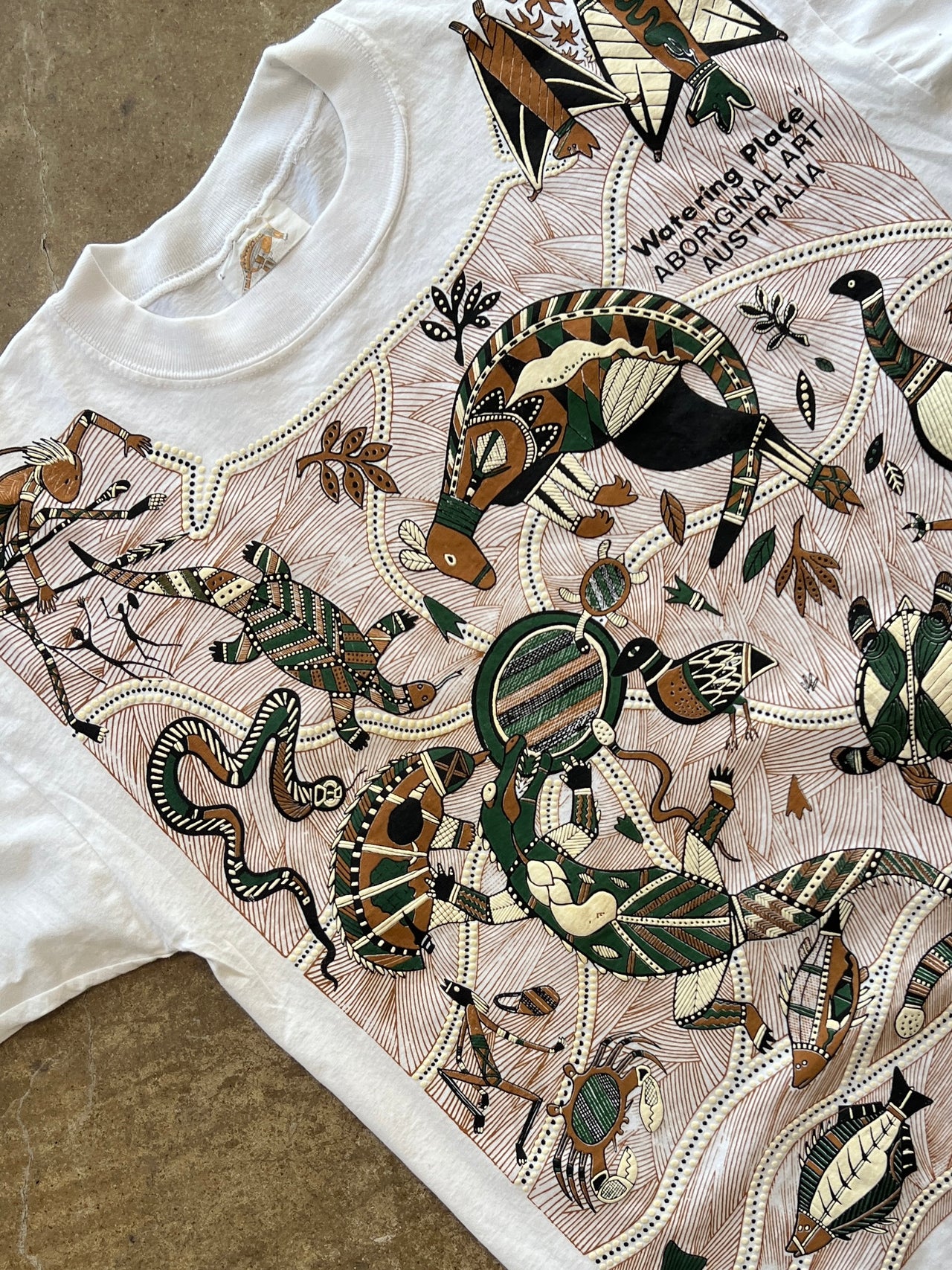 90s Australia Watering Animal Tribal Art Single Stitch Tee