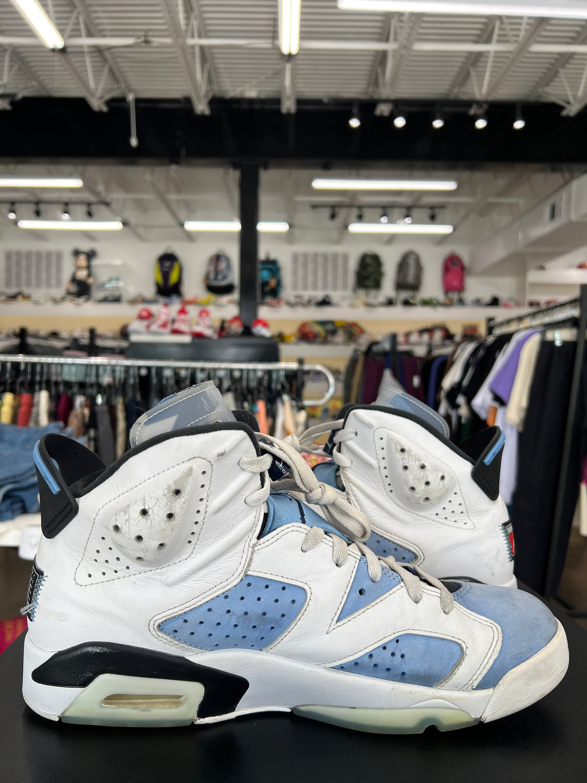 Air Jordan 6 UNC