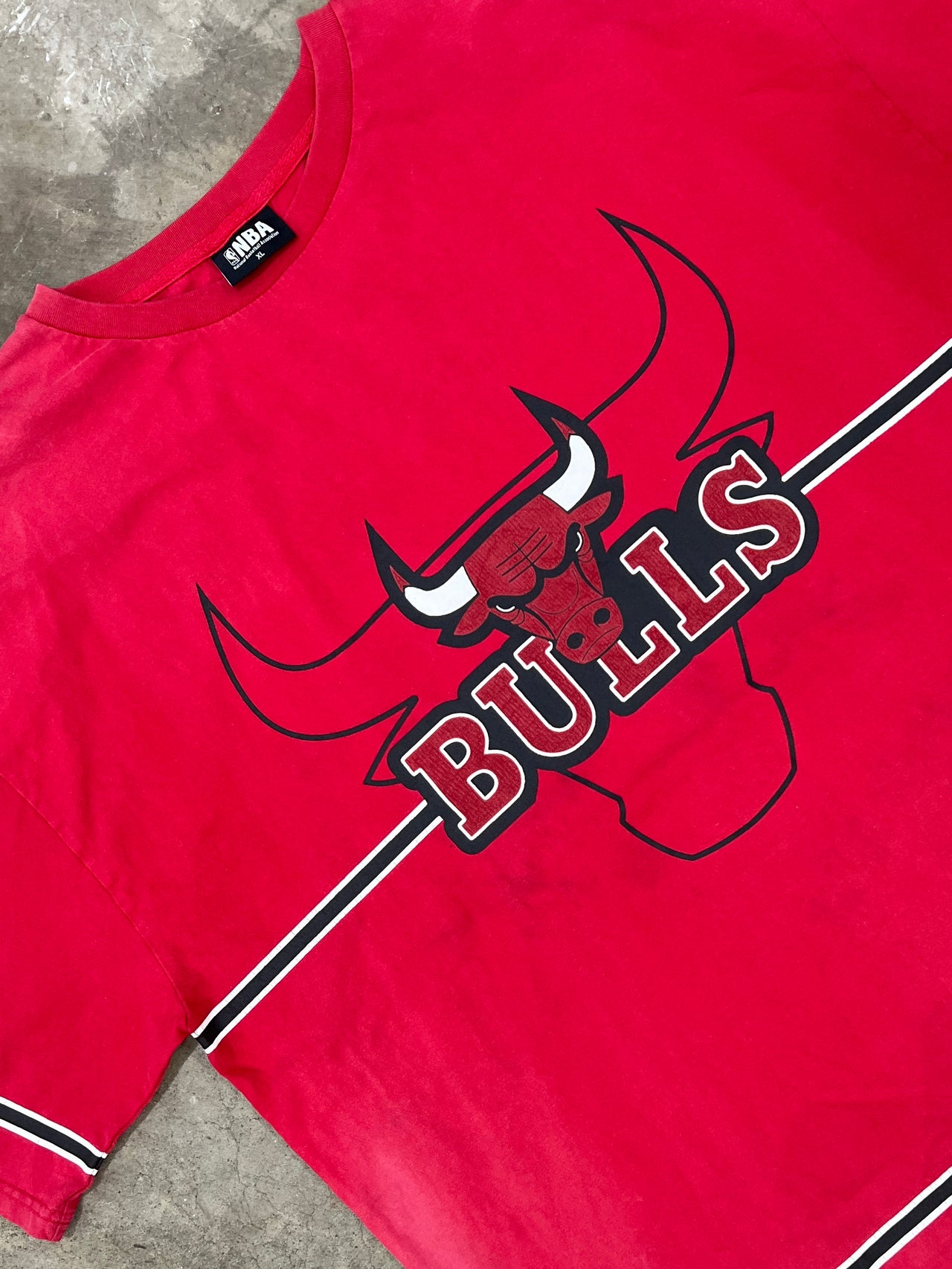 NBA Chicago Bulls Bull Stripe Tee