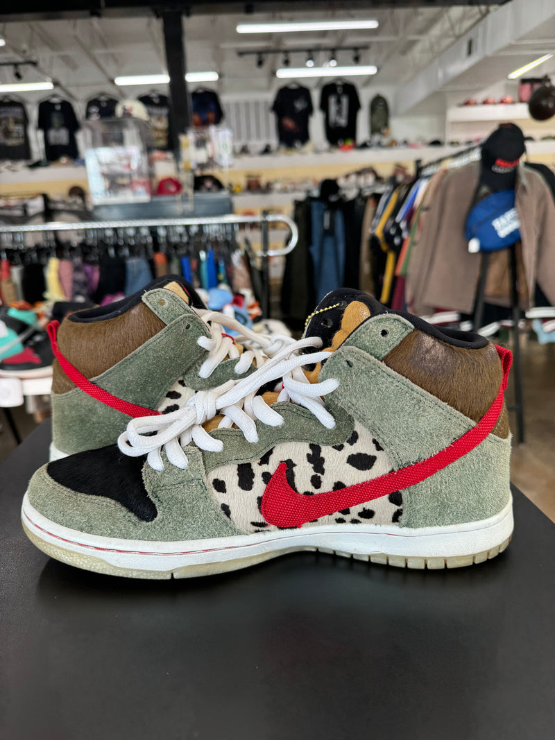 Nike SB Dunk High Dog Walker