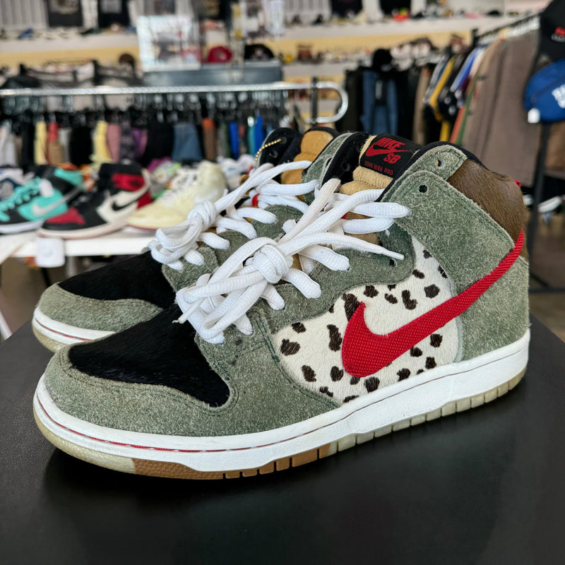 Nike SB Dunk High Dog Walker