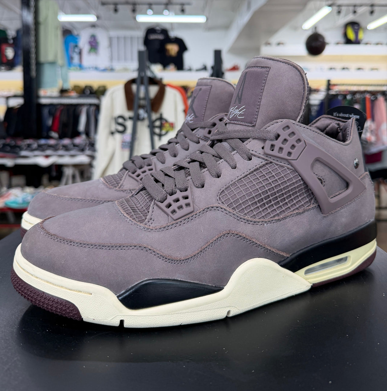 Air Jordan 4 A Ma Maniere Violet Ore (2022)