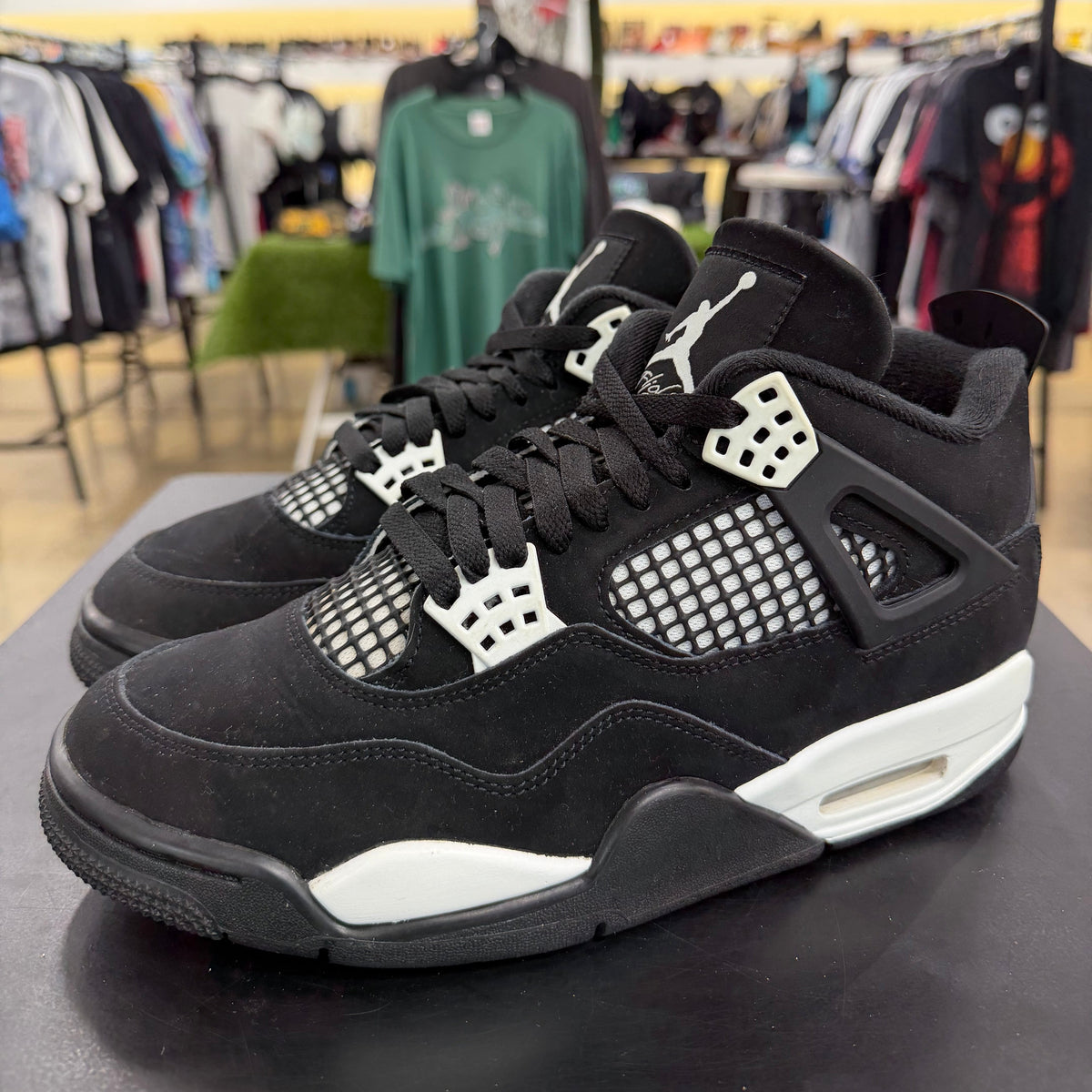 Jordan 4 White Thunder (2024)