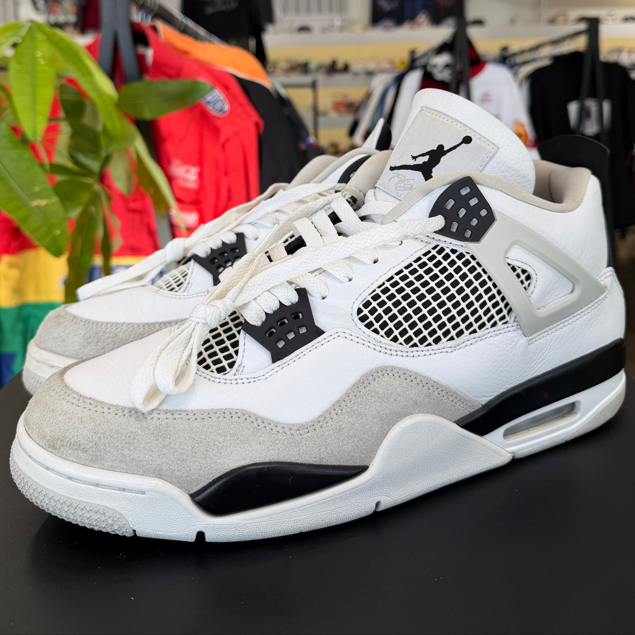 Air Jordan 4 Military Black (2022)