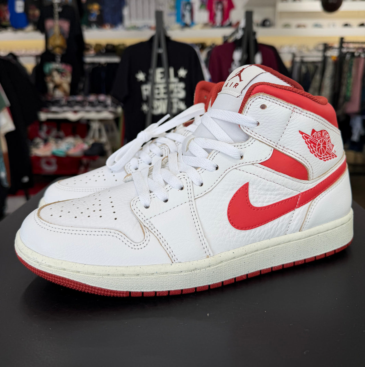 Jordan 1 Mid Dune Red (2024)