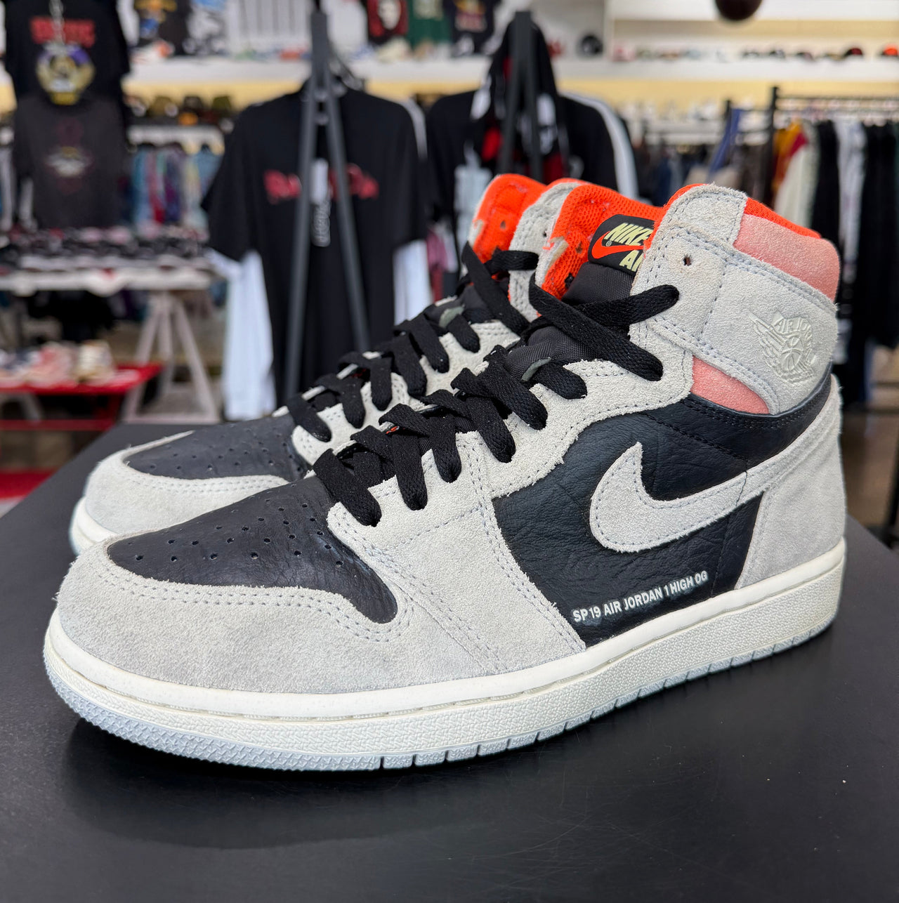 Jordan 1 Neutral Grey Hyper Crimson (2019)