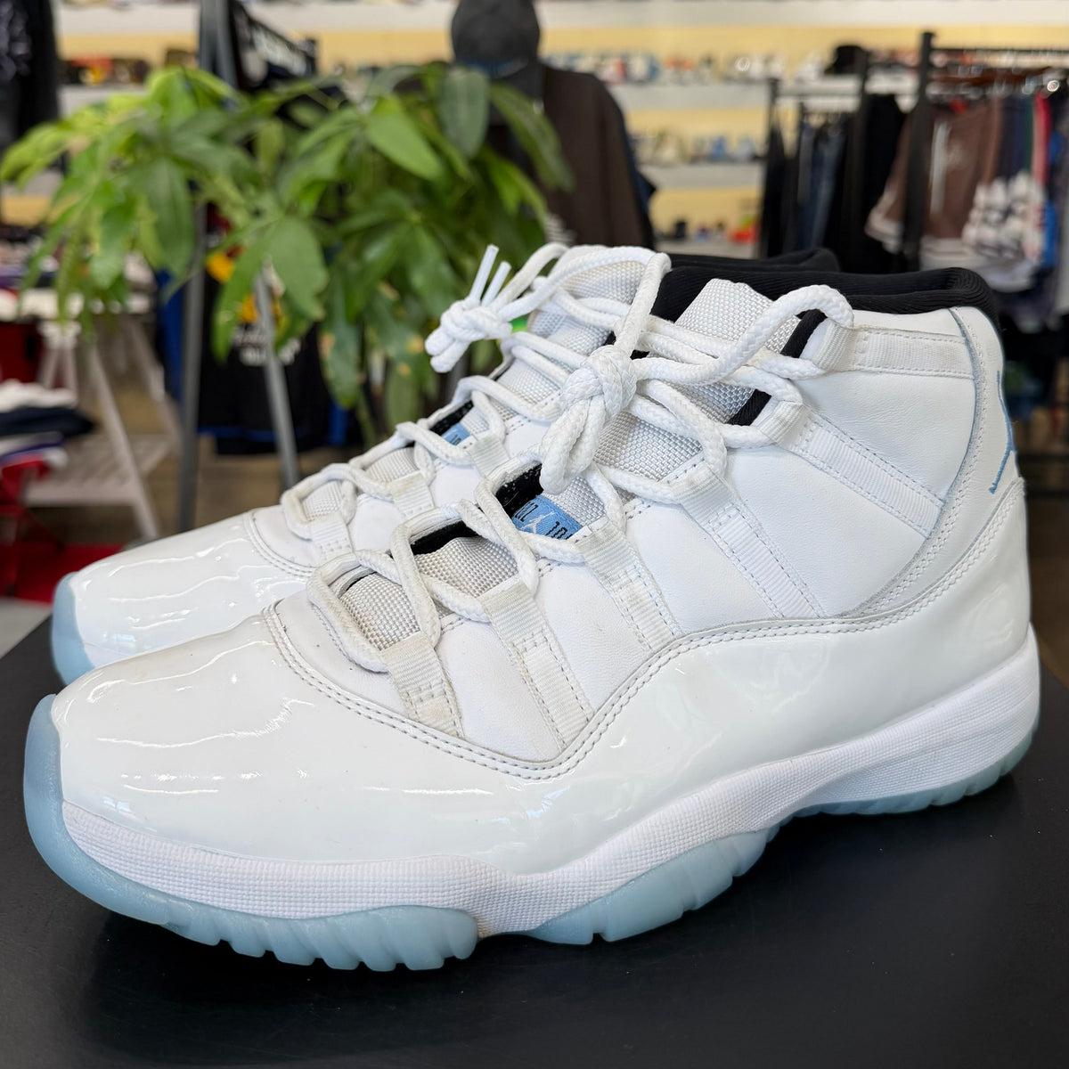 Air Jordan 11 Legend Blue (2024)
