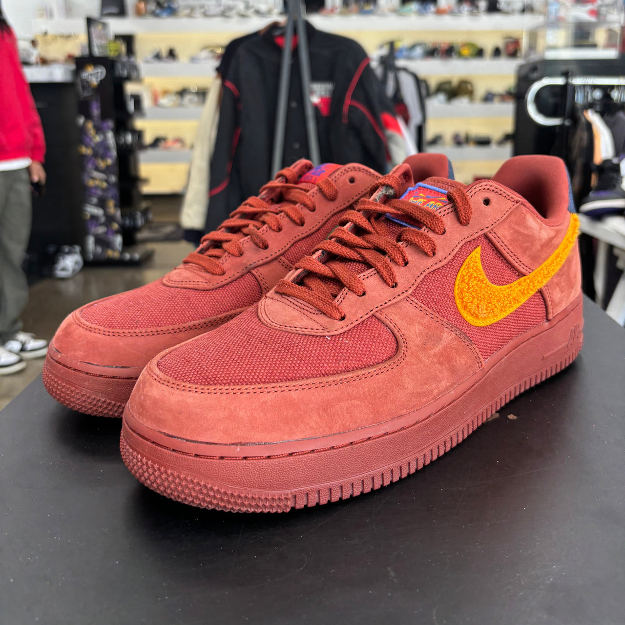 Nike Air Force 1 Low La Familia Sz. 11.5