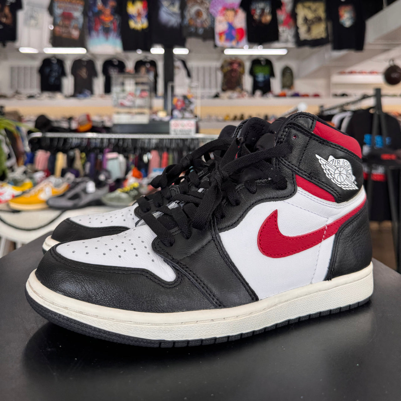 Air Jordan 1 Retro High Black Gym Red (2019)