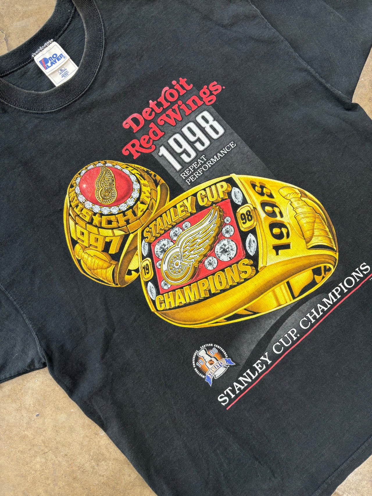 1998 Detroit Red Wings Stanely Cup Champions Ring Tee