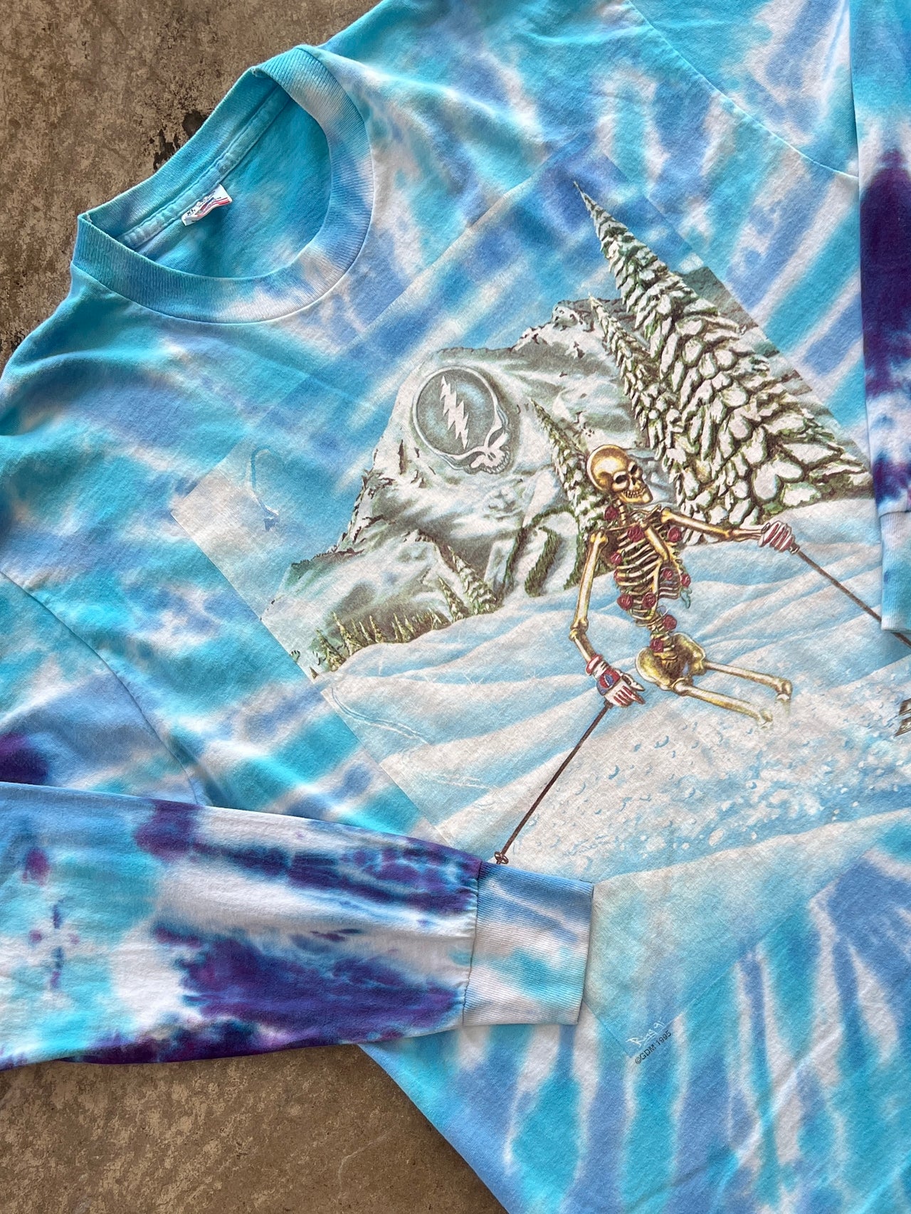 90s Grateful Dead Skiing Skeleton Mountain Tee