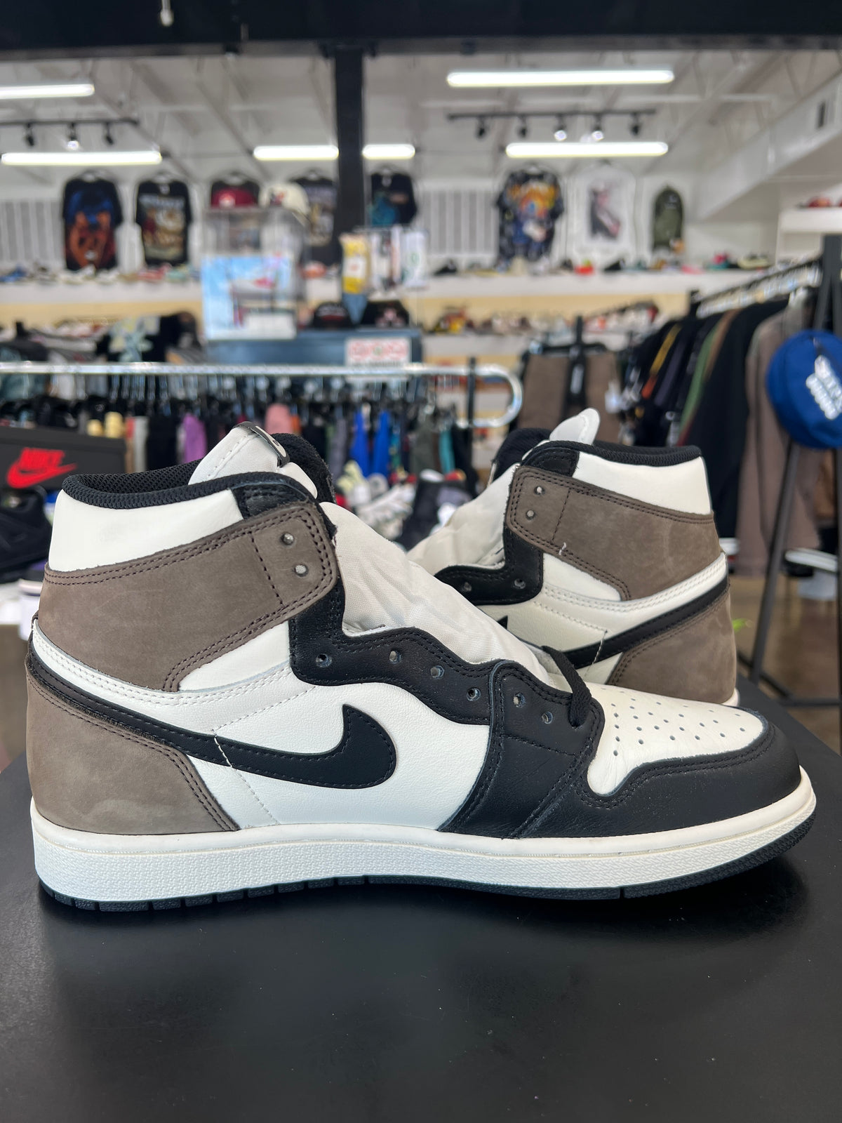 Air Jordan 1 Mocha Sz. 10.5 (2020)