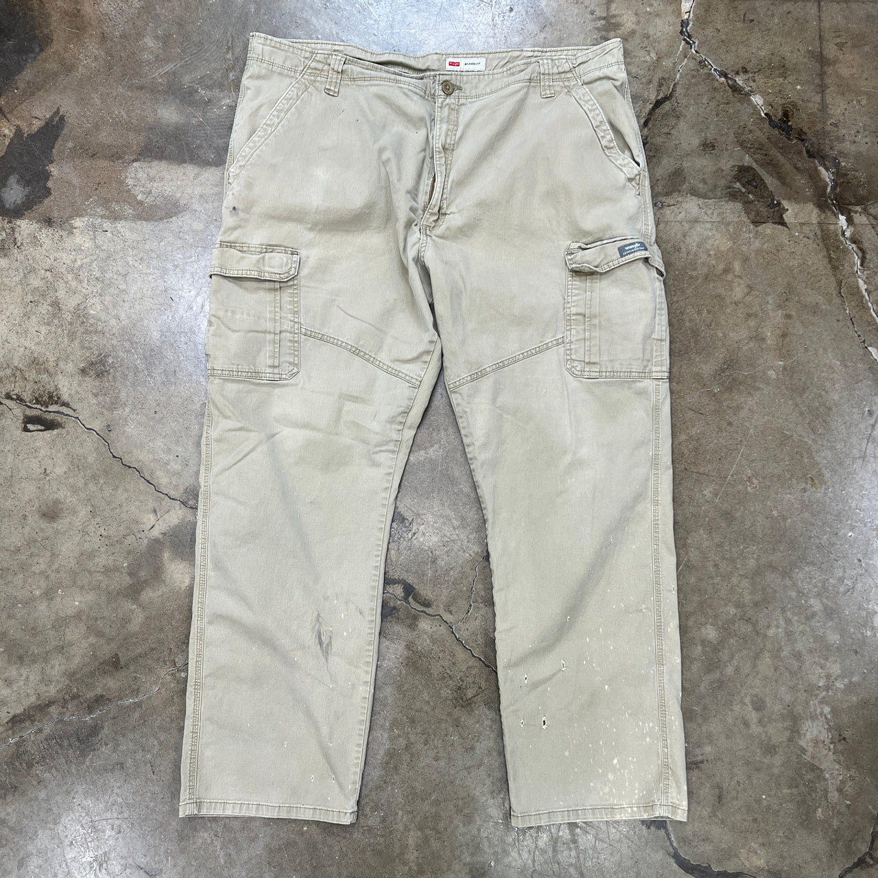 Wrangler Khaki Cargo Pants Relaxed Fit sz. 42x32