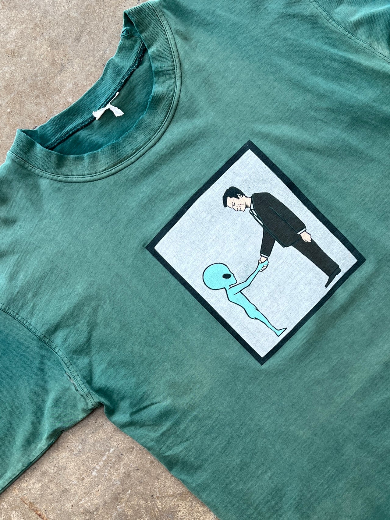 90’s Helmet Alien Handshake Band Tee XL