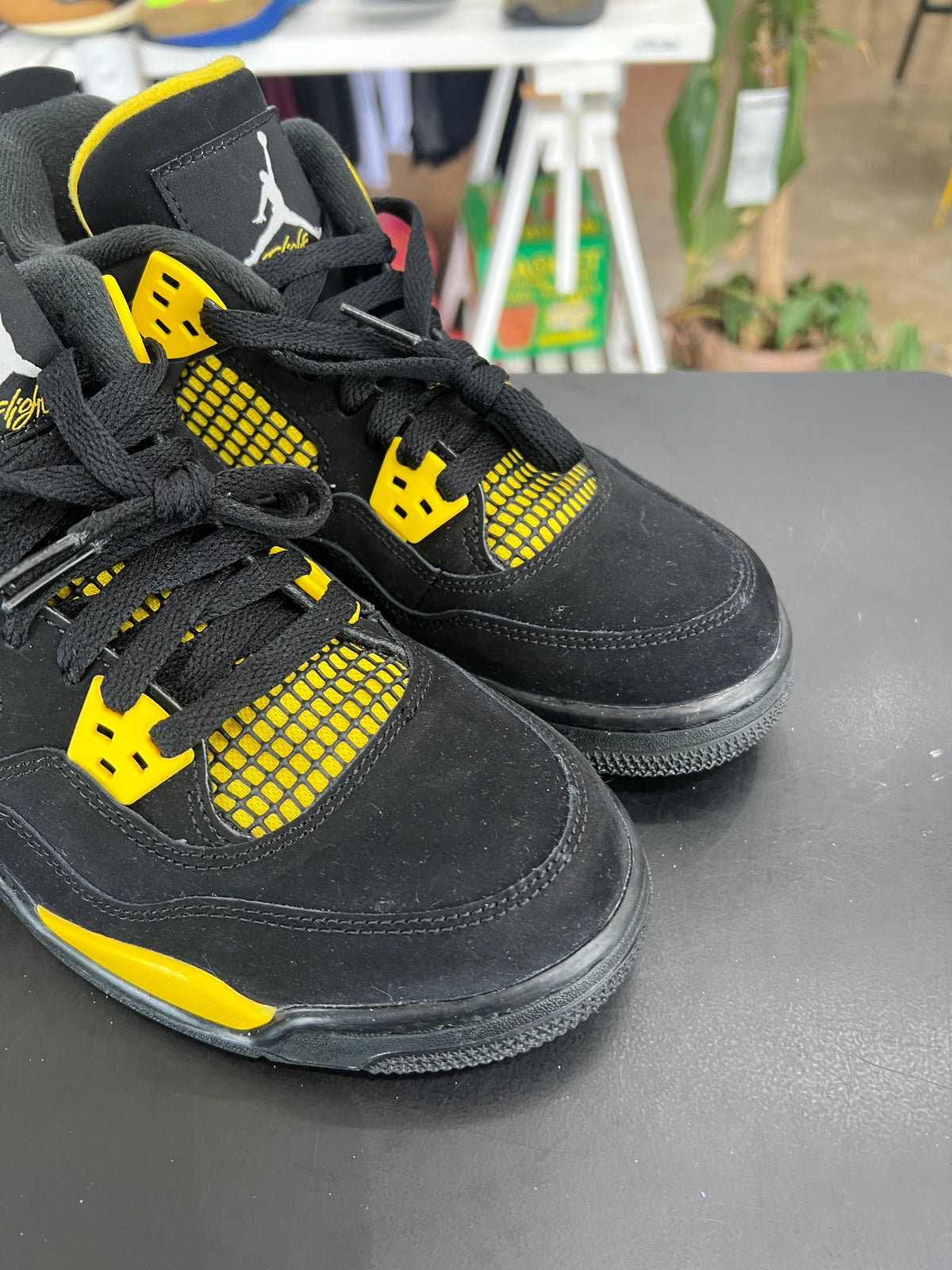 Air Jordan 4 Thunder (2023)