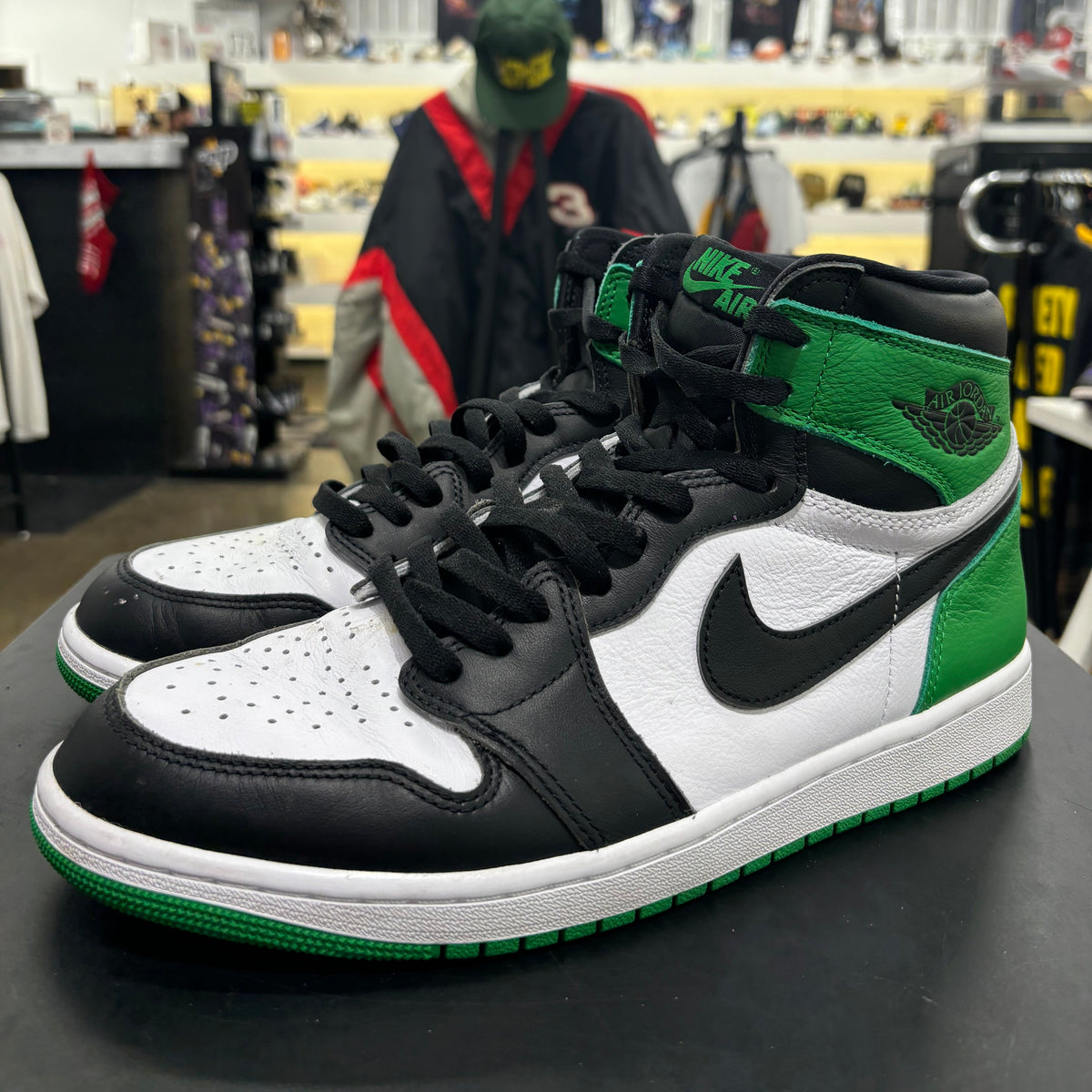 Air Jordan 1 Retro High OG Lucky Green Sz. 11