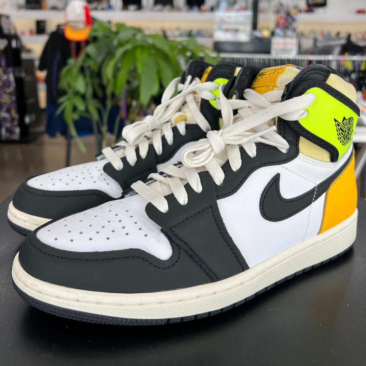Air Jordan 1 High Black Volt University Gold (2021)