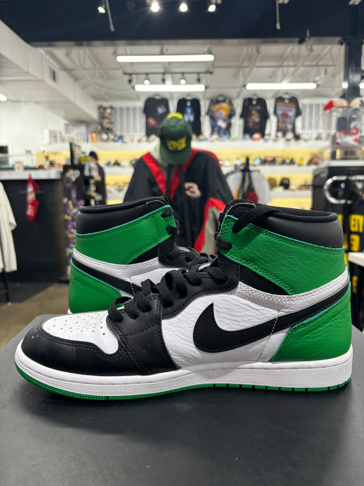 Air Jordan 1 Retro High OG Lucky Green Sz. 11