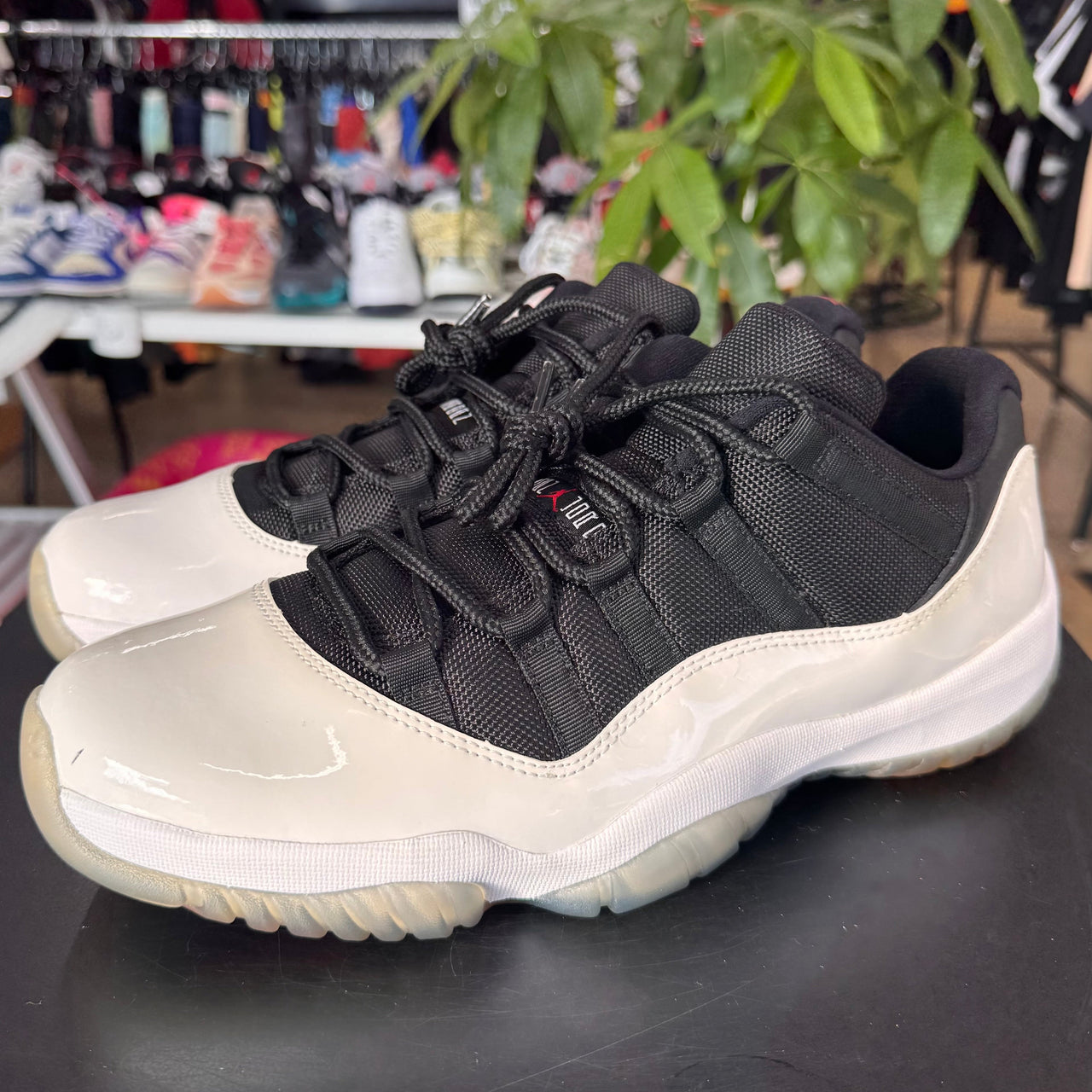 Jordan 11 Low Tuxedo (2013)