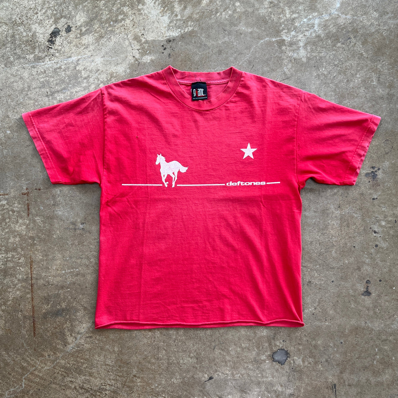 2000 Y2K Deftones White Pony Distressed Cropped Giant Tag Tee