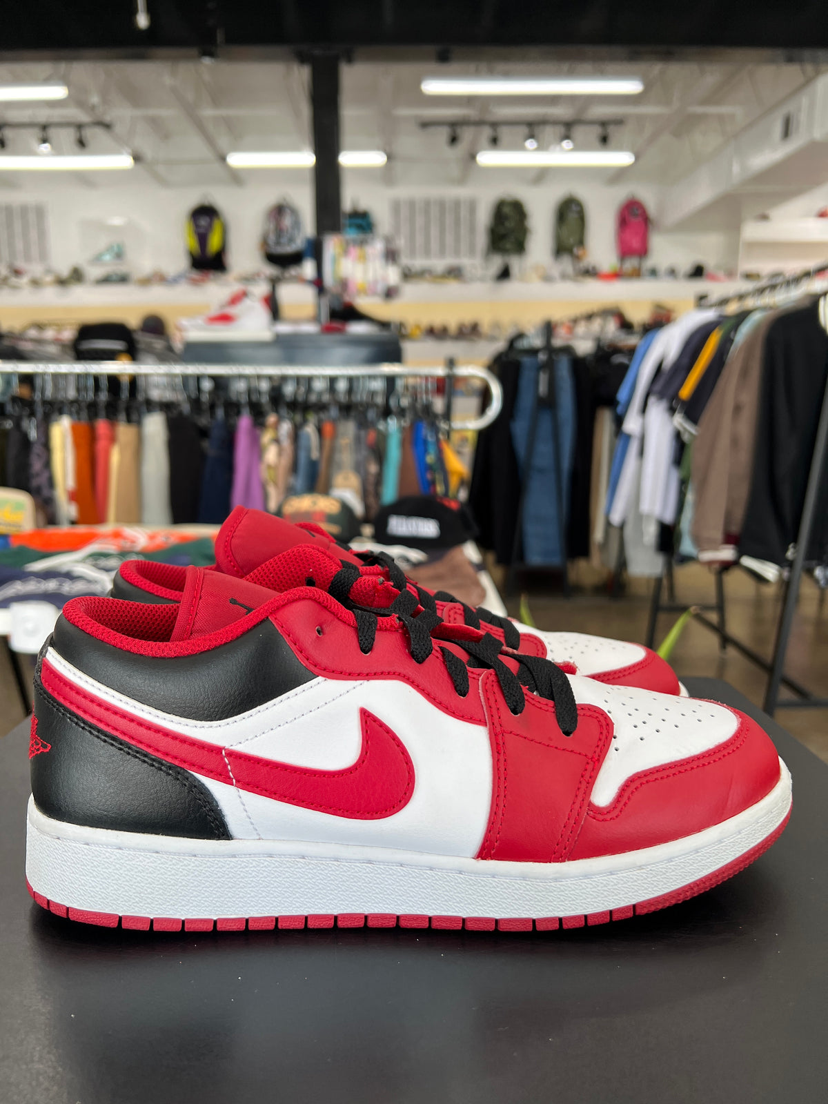 Air Jordan 1 Low Bulls (2022)