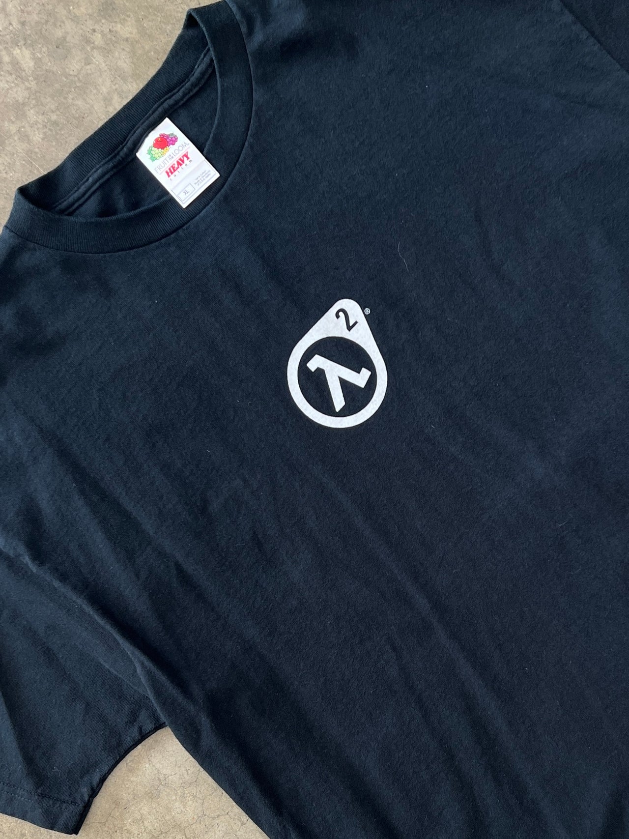 2000s 2004 Half Life 2 Video Game Logo Promo Tee