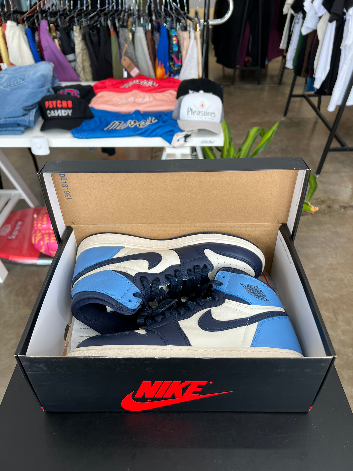 Air Jordan 1 Obsidian