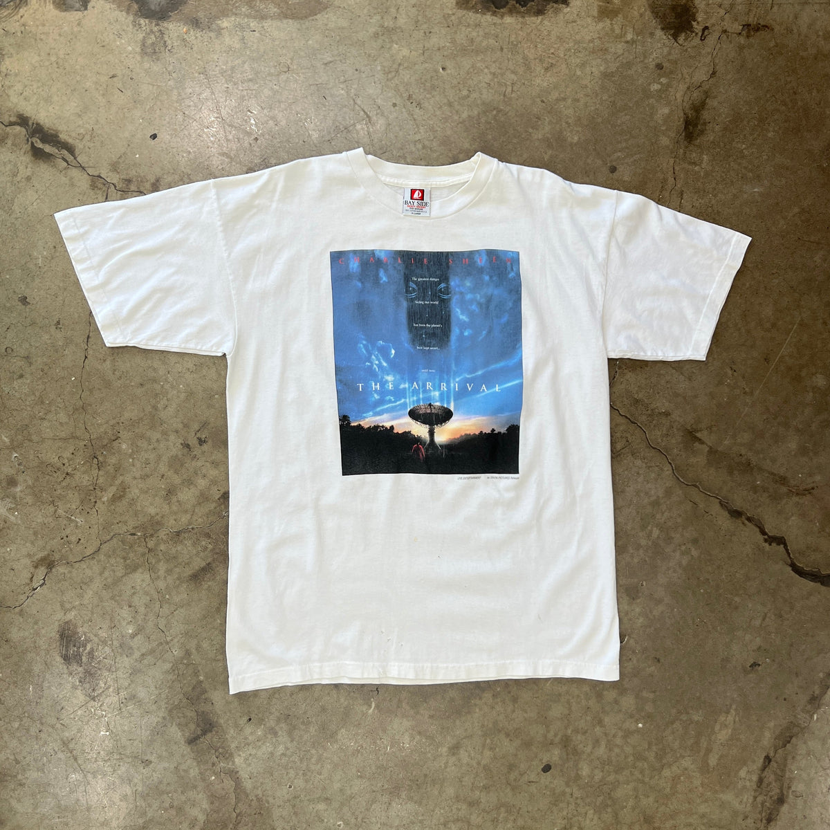 1996 Charlie Sheen The Arrival Sci-fi Alien Movie Tee